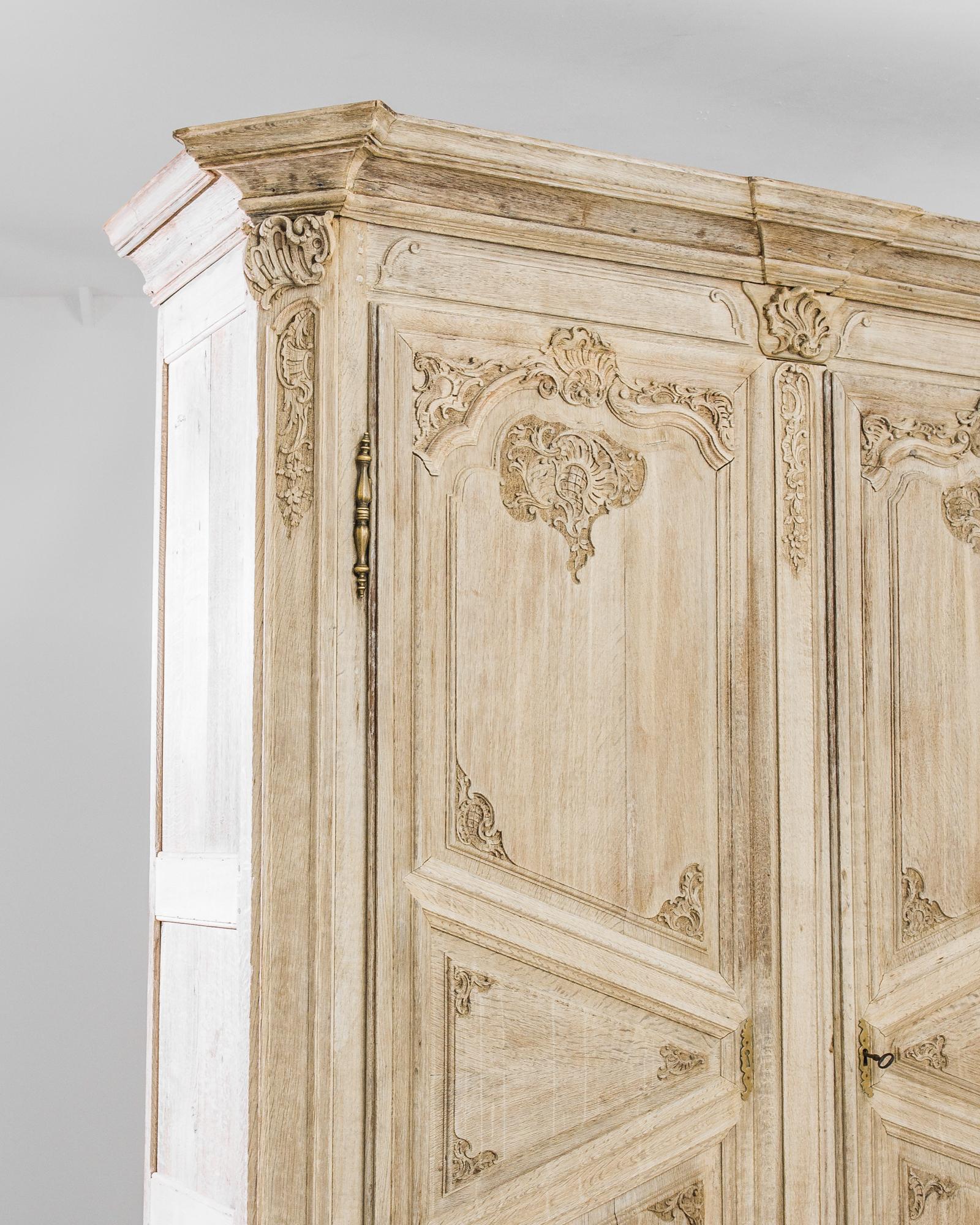 1800s French Oak Armoire In Good Condition In High Point, NC