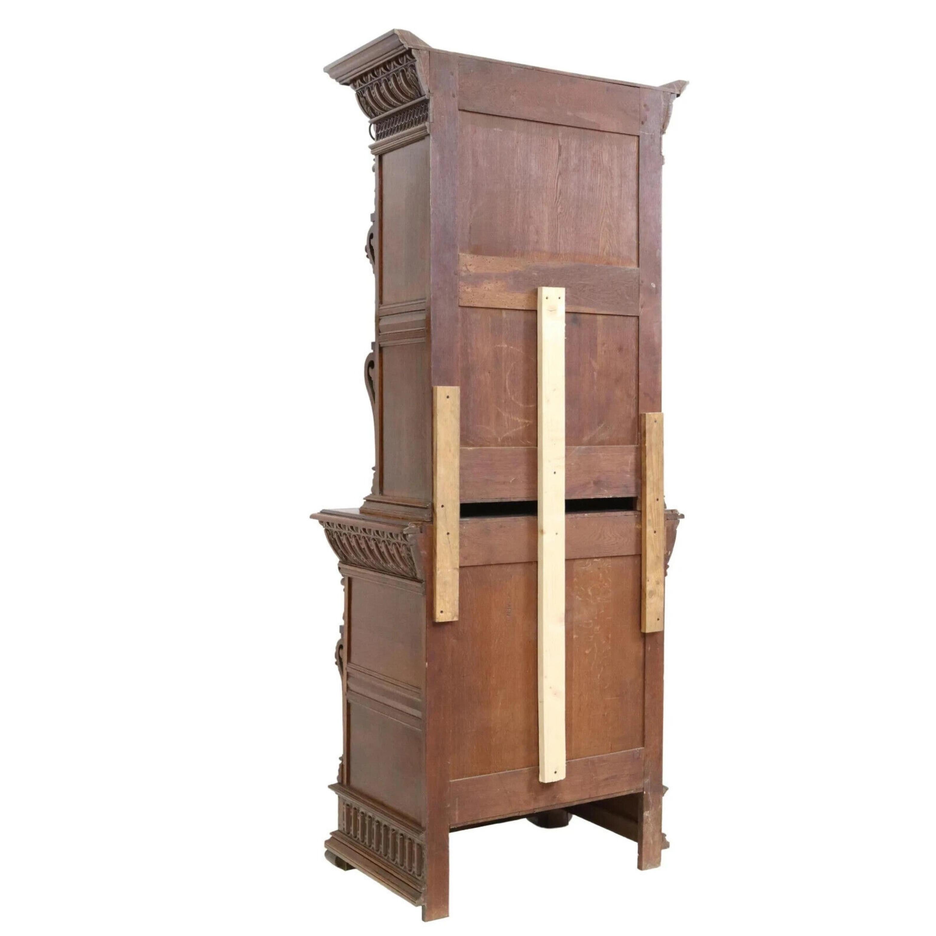 1800's French Renaissance Revival, Eiche geschnitzt, verglaste Tür, Löwenmaske Kabinett!! (19. Jahrhundert) im Angebot