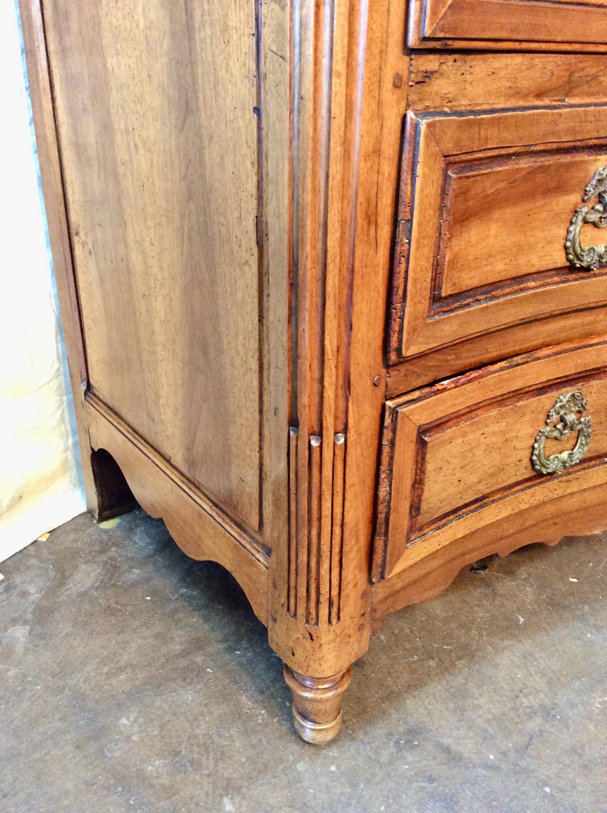 1800s French Walnut Four Drawer Commode For Sale 2