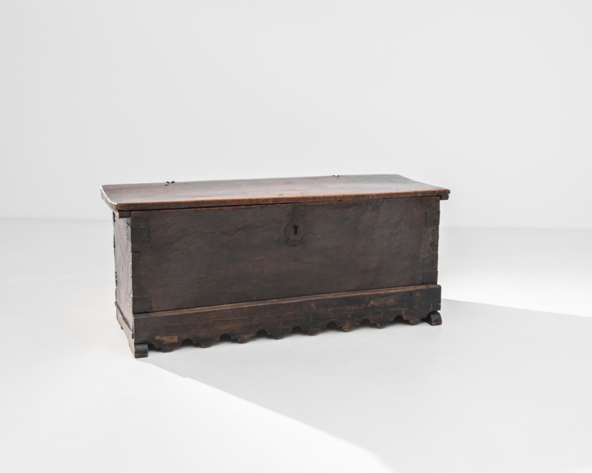 1800s French Wooden Trunk with Original Patina In Good Condition In High Point, NC