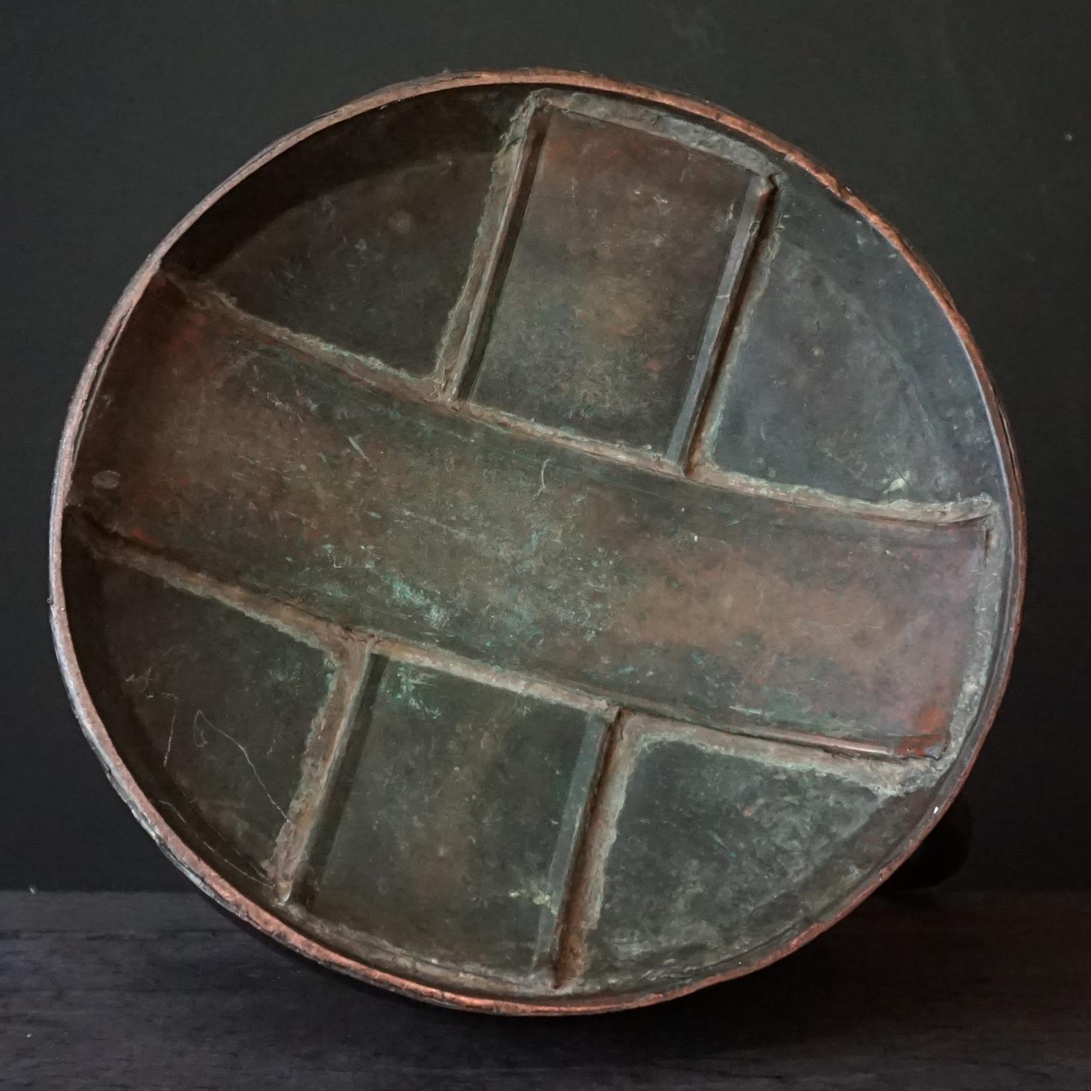 1800s Giant English Hammered Copper Georgian 5 Gallon Haystack Jug or Pitcher For Sale 5
