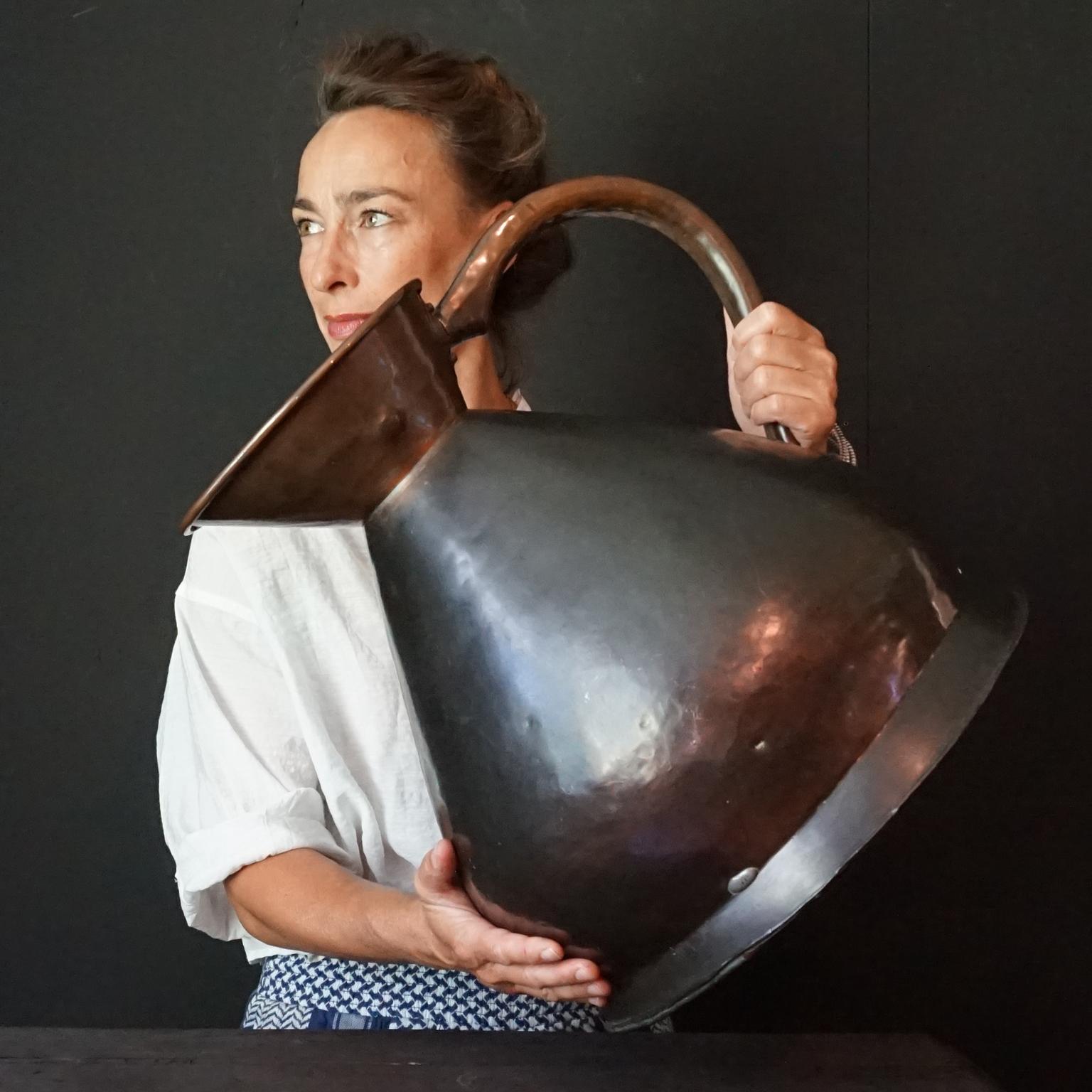 Enormous late 18th to early 19th century Georgian copper 5 gallon haystack jug or pitcher, massive tapered body with a large handle. Copper haystack measures, named for their haystack pitcher shape were first used in England in the 18th century to