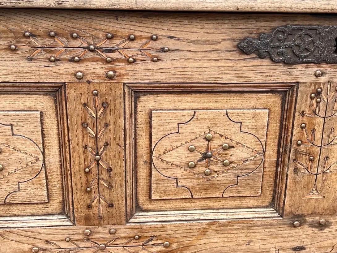 Hand-Carved 1800s Hand Carved Elizabethan Elm Coffer For Sale