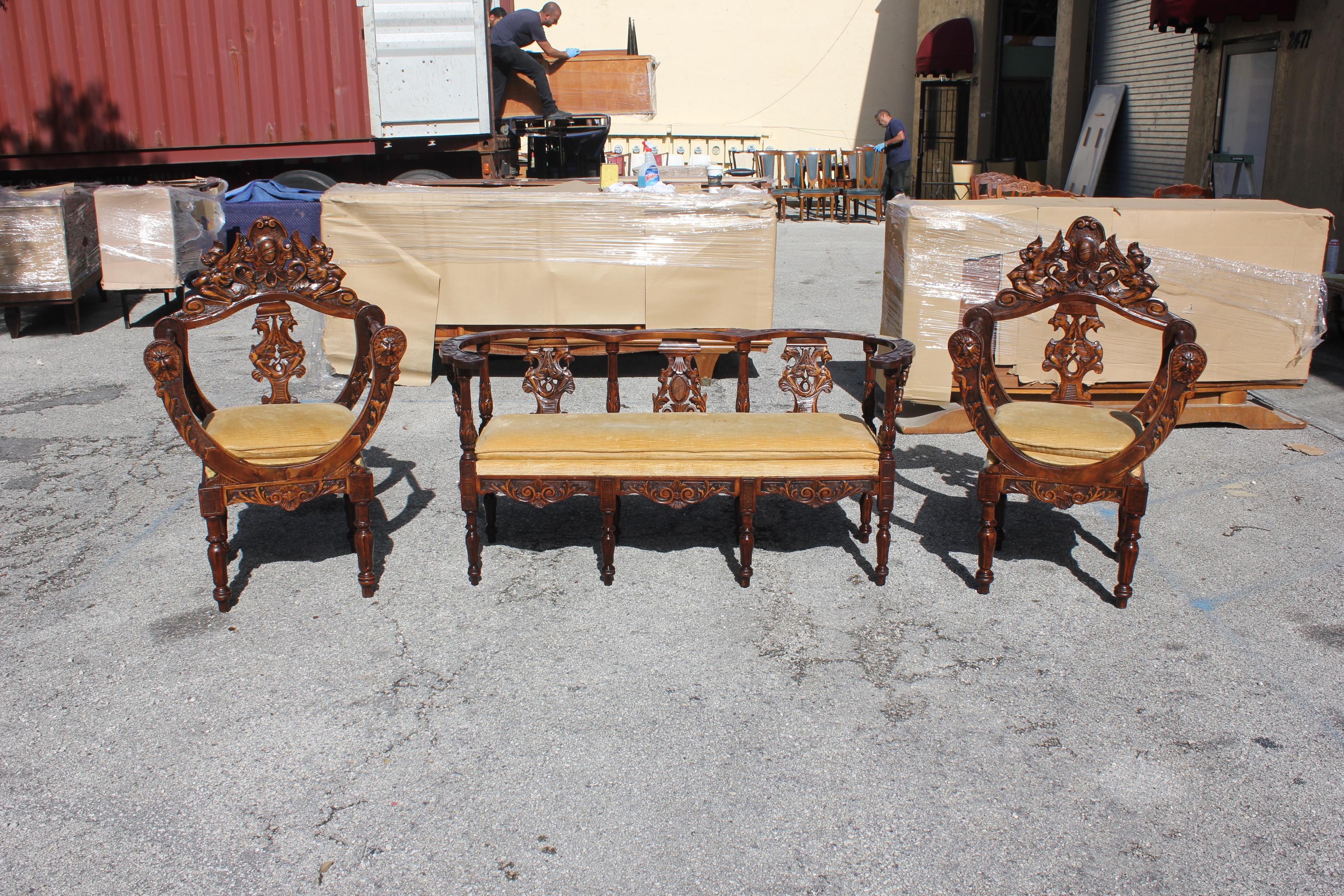1800s Italian Renaissance Settee Sofa Couch with Two Chairs in Carved Walnut 10