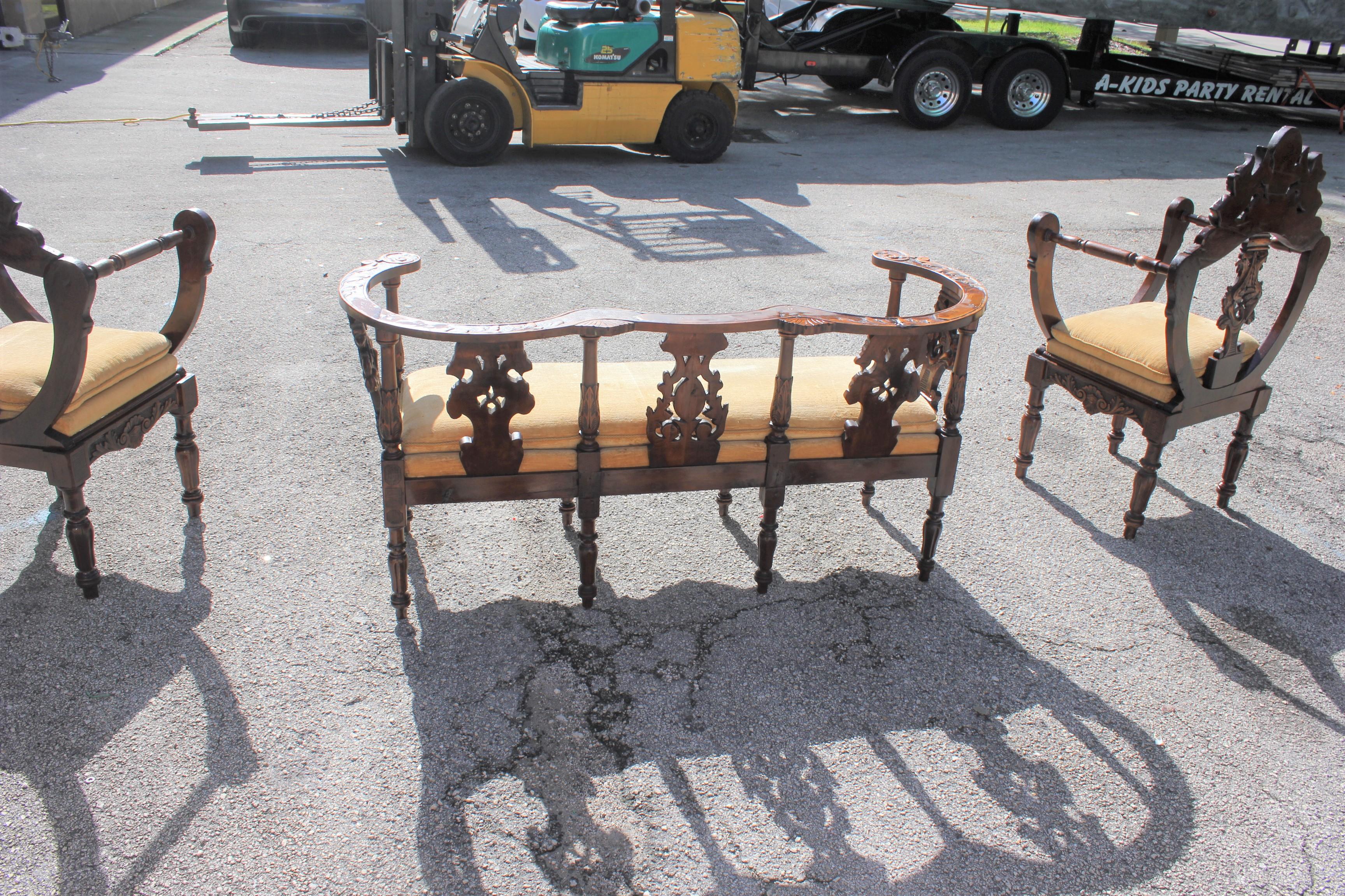1800s Italian Renaissance Settee Sofa Couch with Two Chairs in Carved Walnut 1