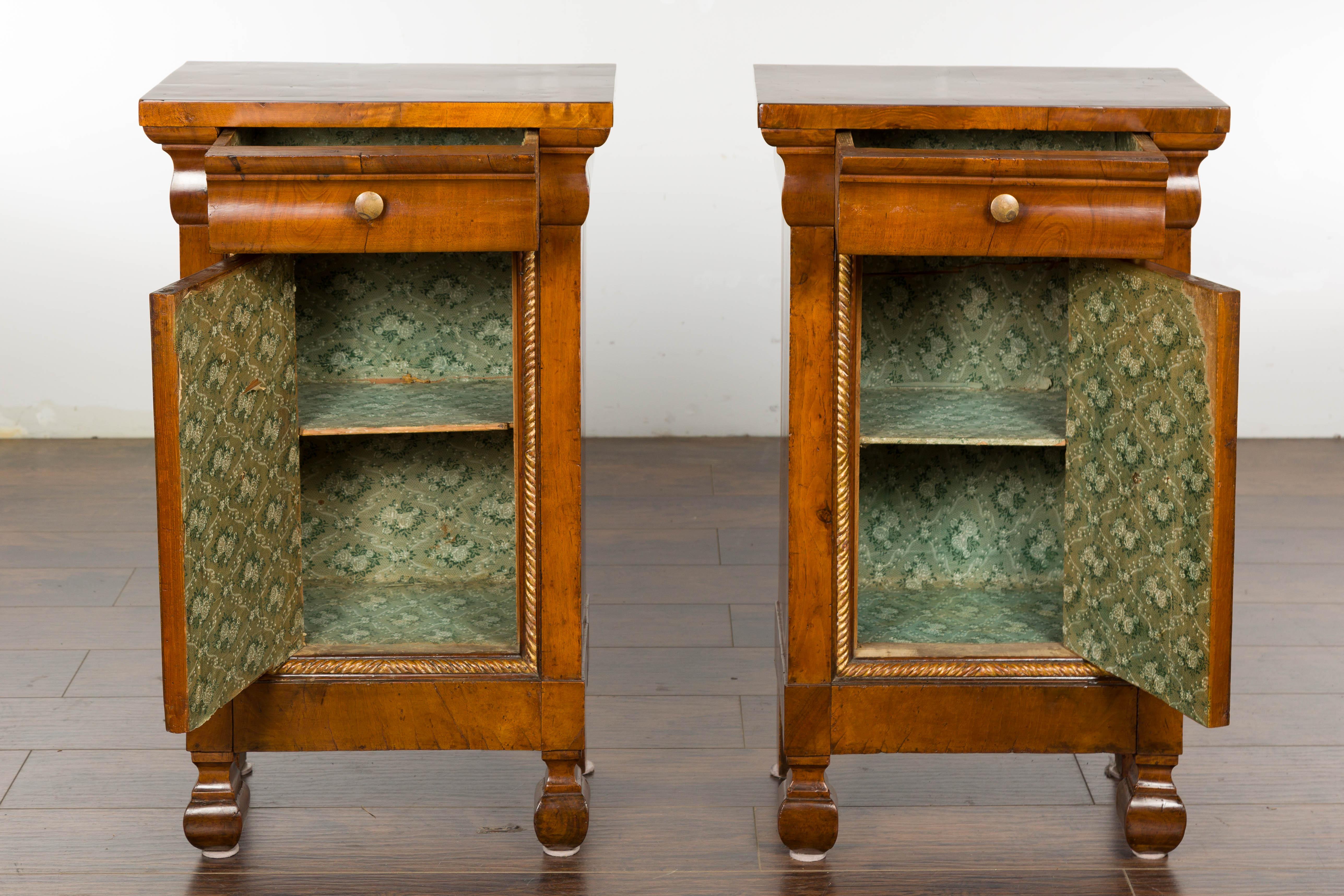 1800s Italian Walnut Bedside Cabinets with Giltwood Twisted Rope Motif, Pair In Good Condition For Sale In Atlanta, GA