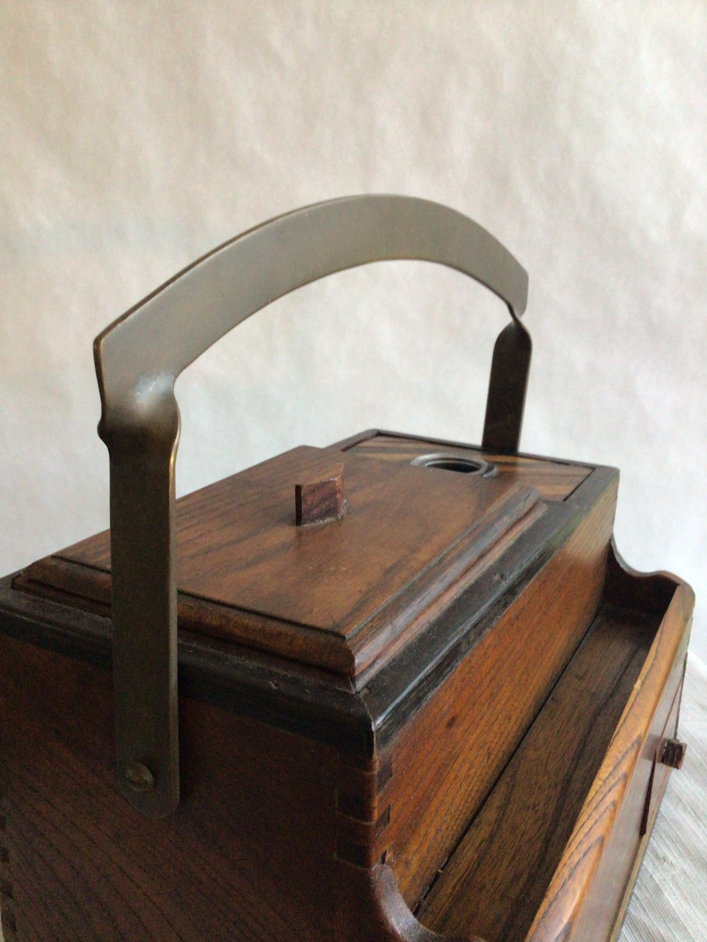 Cassetta delle lettere giapponese del 1800 con calamaio e manico in vendita 7