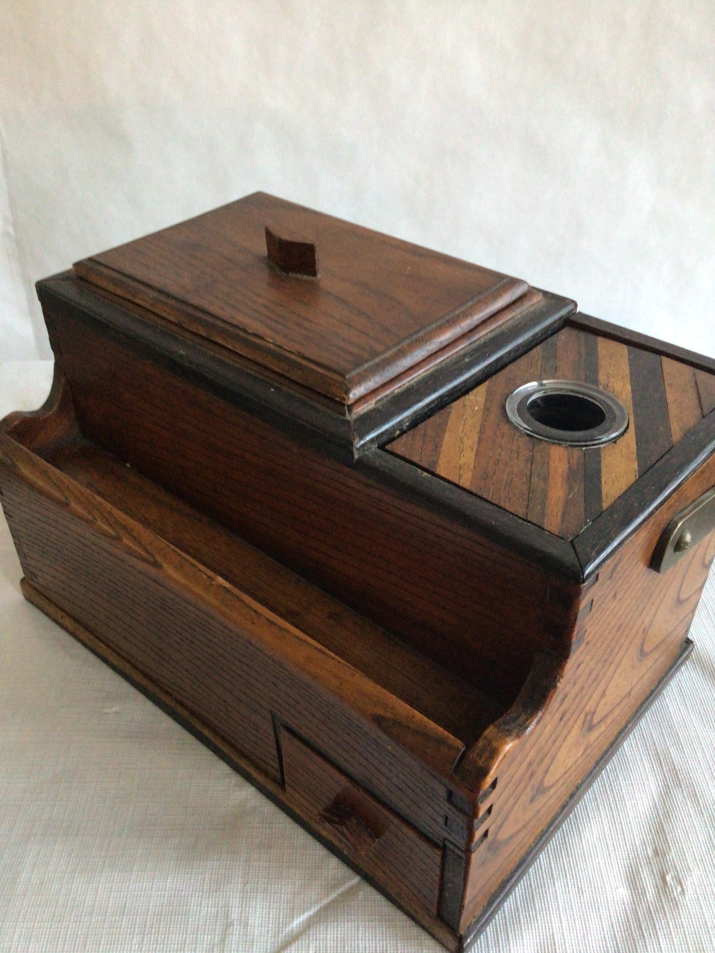 Ottone Cassetta delle lettere giapponese del 1800 con calamaio e manico in vendita