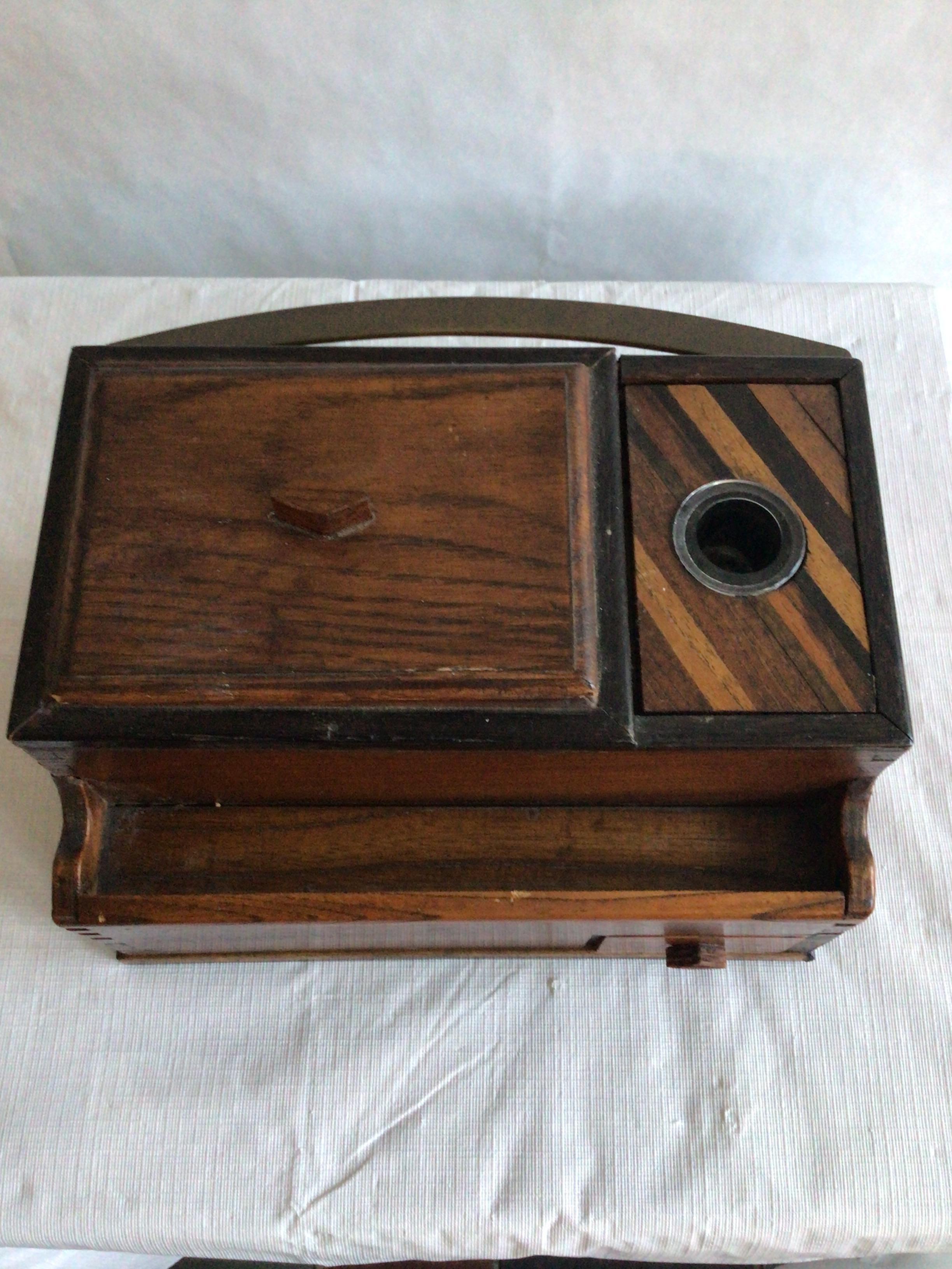Cassetta delle lettere giapponese del 1800 con calamaio e manico in vendita 2