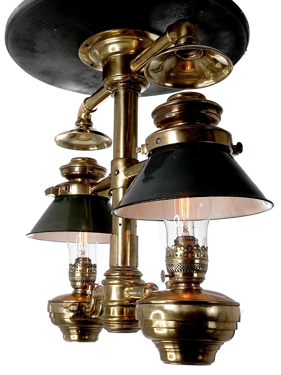 Lampadario doppio per vagone da pranzo della ferrovia Norfolk and Western del 1800 con finitura lucida In condizioni buone in vendita a Peekskill, NY