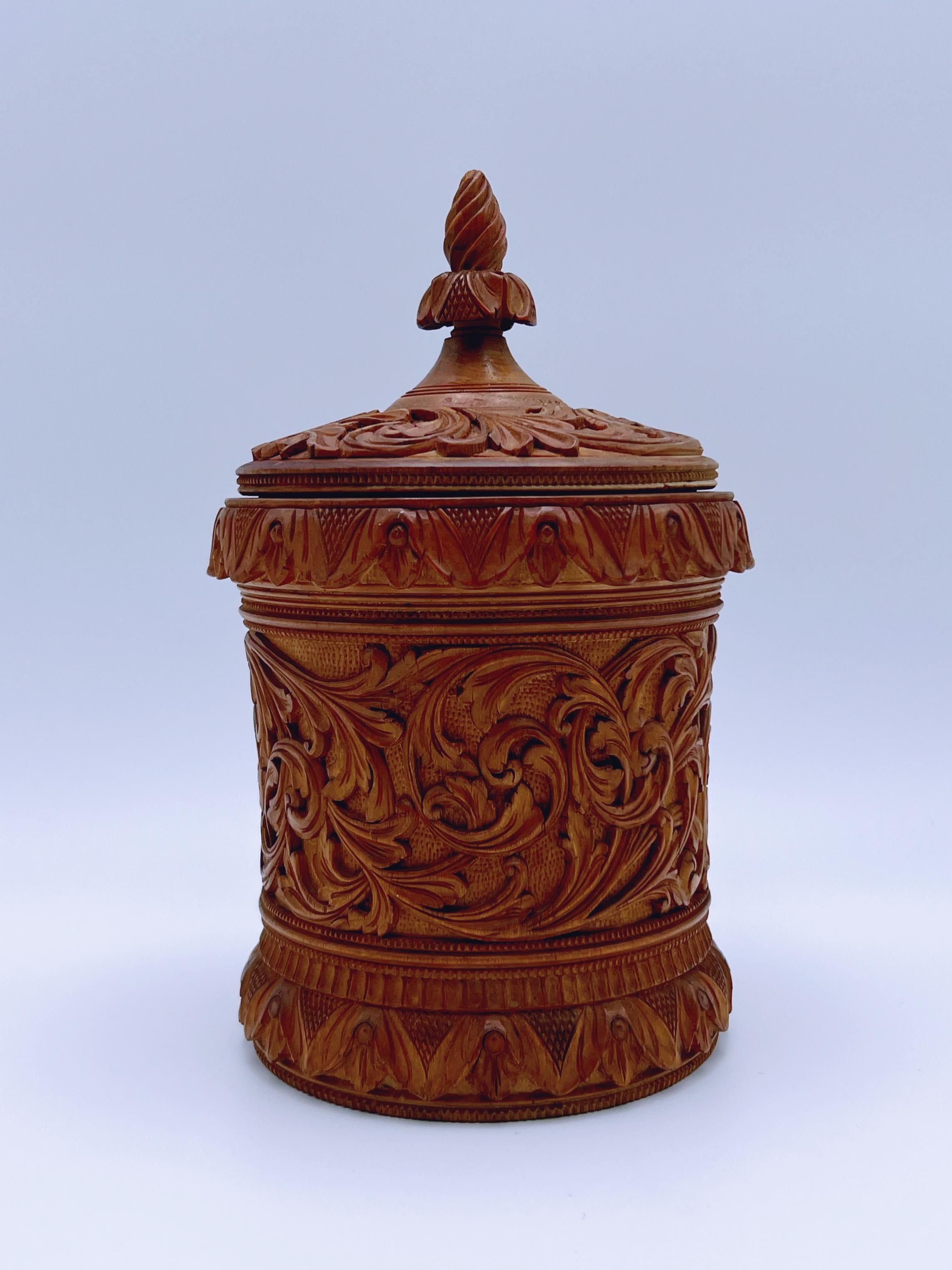 1800er Norwegische Volkskunst Box, handgeschnitzt von Ole Olsen Moene (1839-1908) im Angebot 4