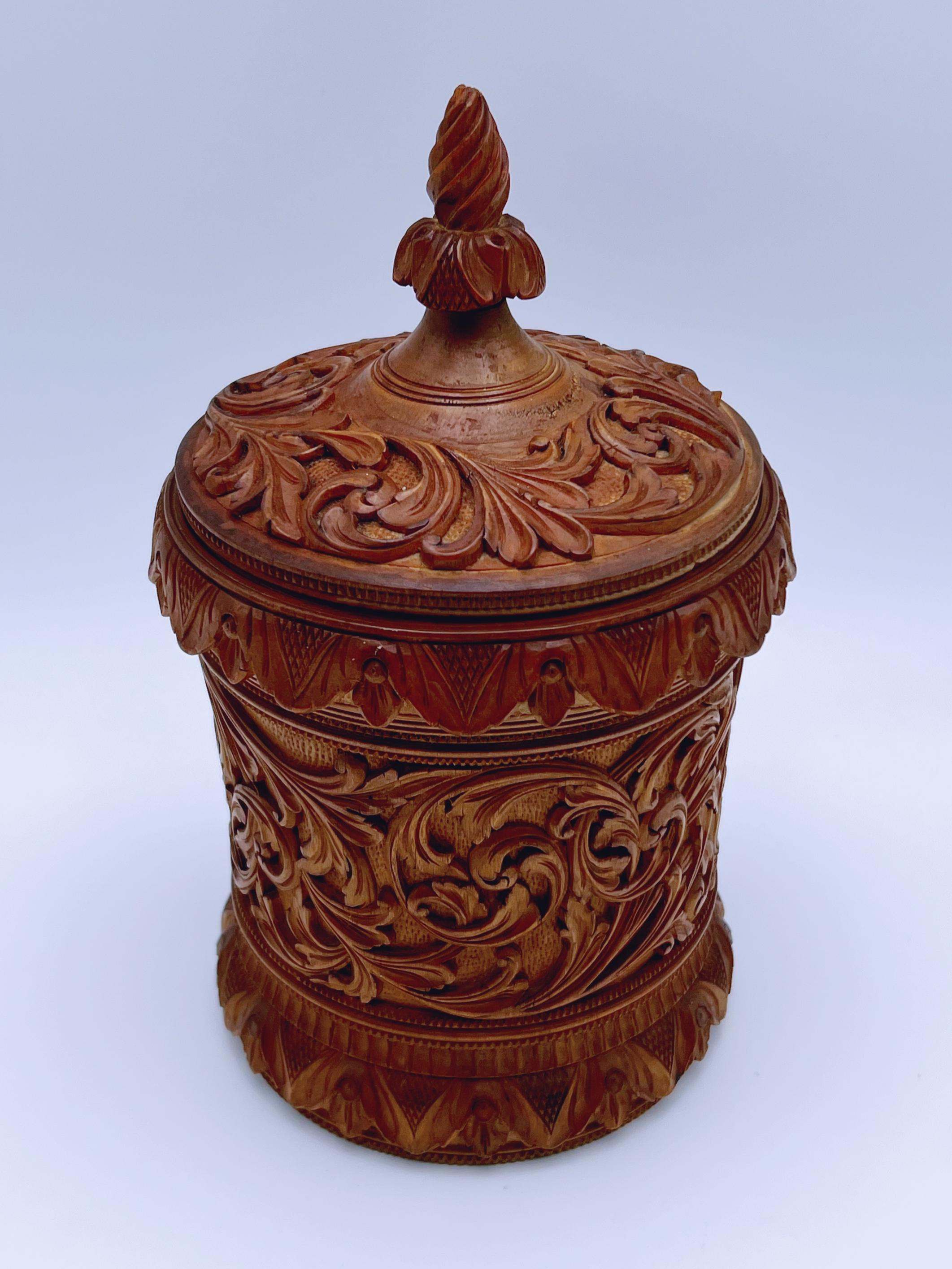 1800er Norwegische Volkskunst Box, handgeschnitzt von Ole Olsen Moene (1839-1908) im Angebot 5