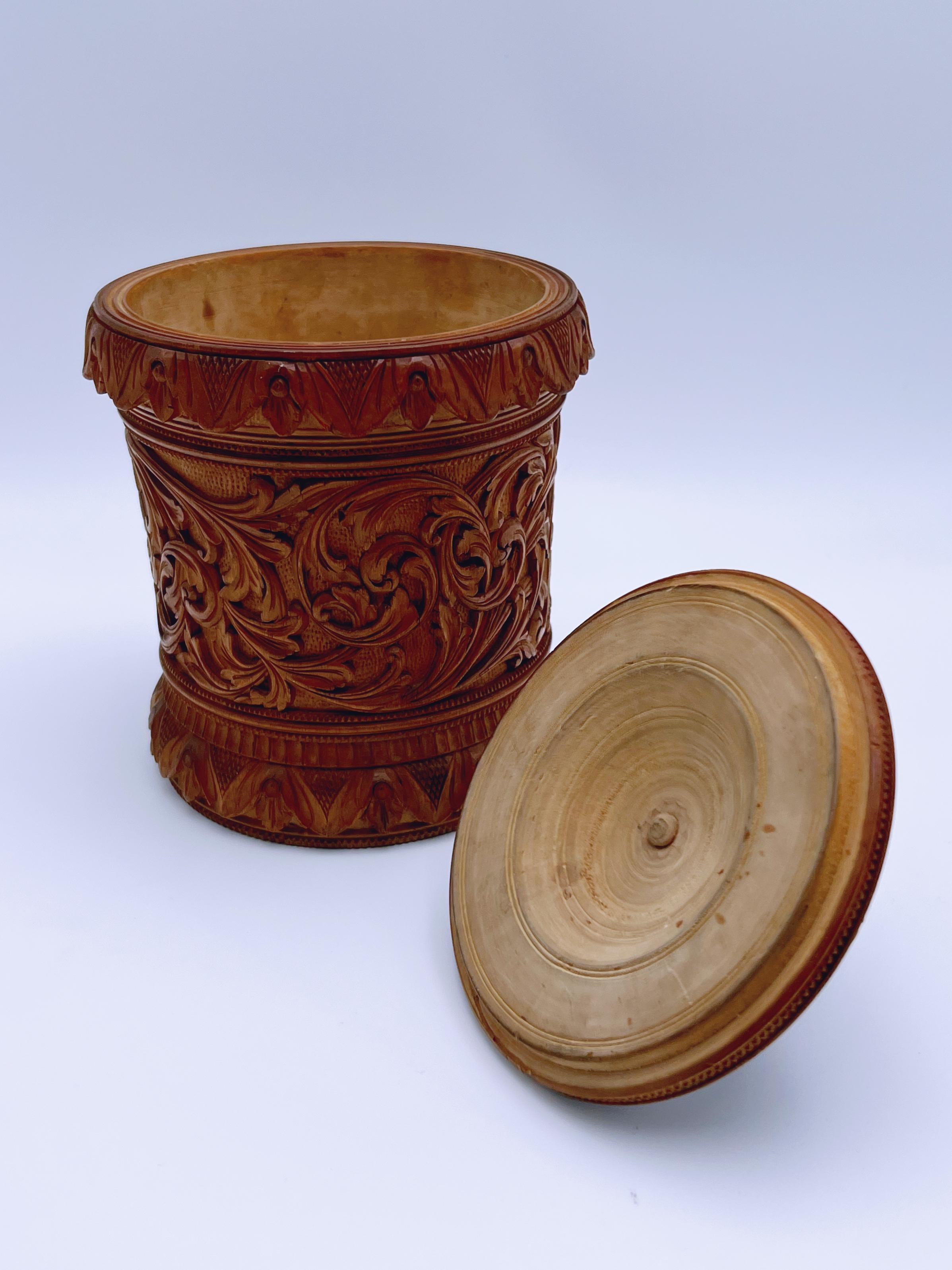 1800er Norwegische Volkskunst Box, handgeschnitzt von Ole Olsen Moene (1839-1908) im Angebot 7