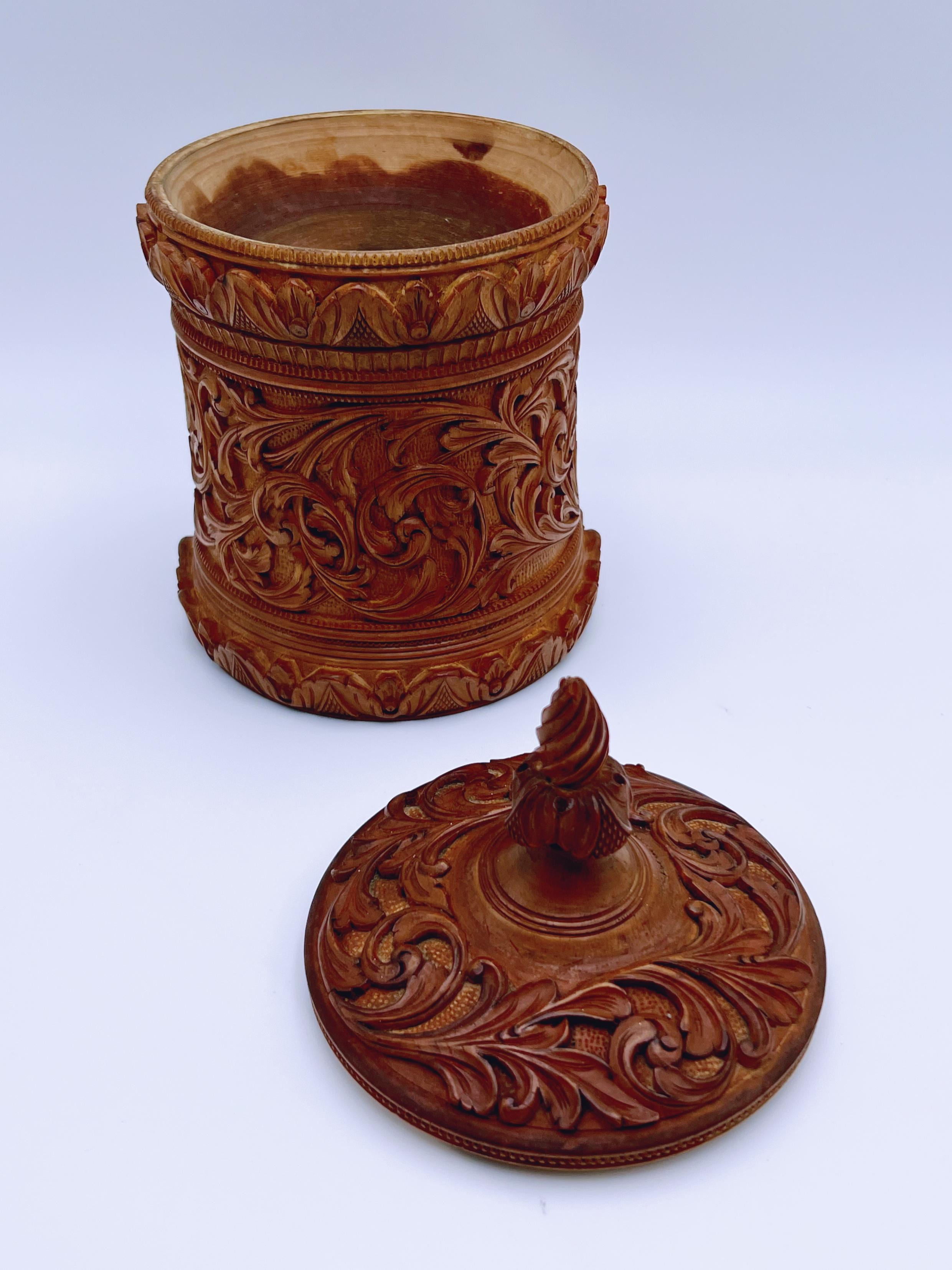 1800er Norwegische Volkskunst Box, handgeschnitzt von Ole Olsen Moene (1839-1908) im Angebot 8