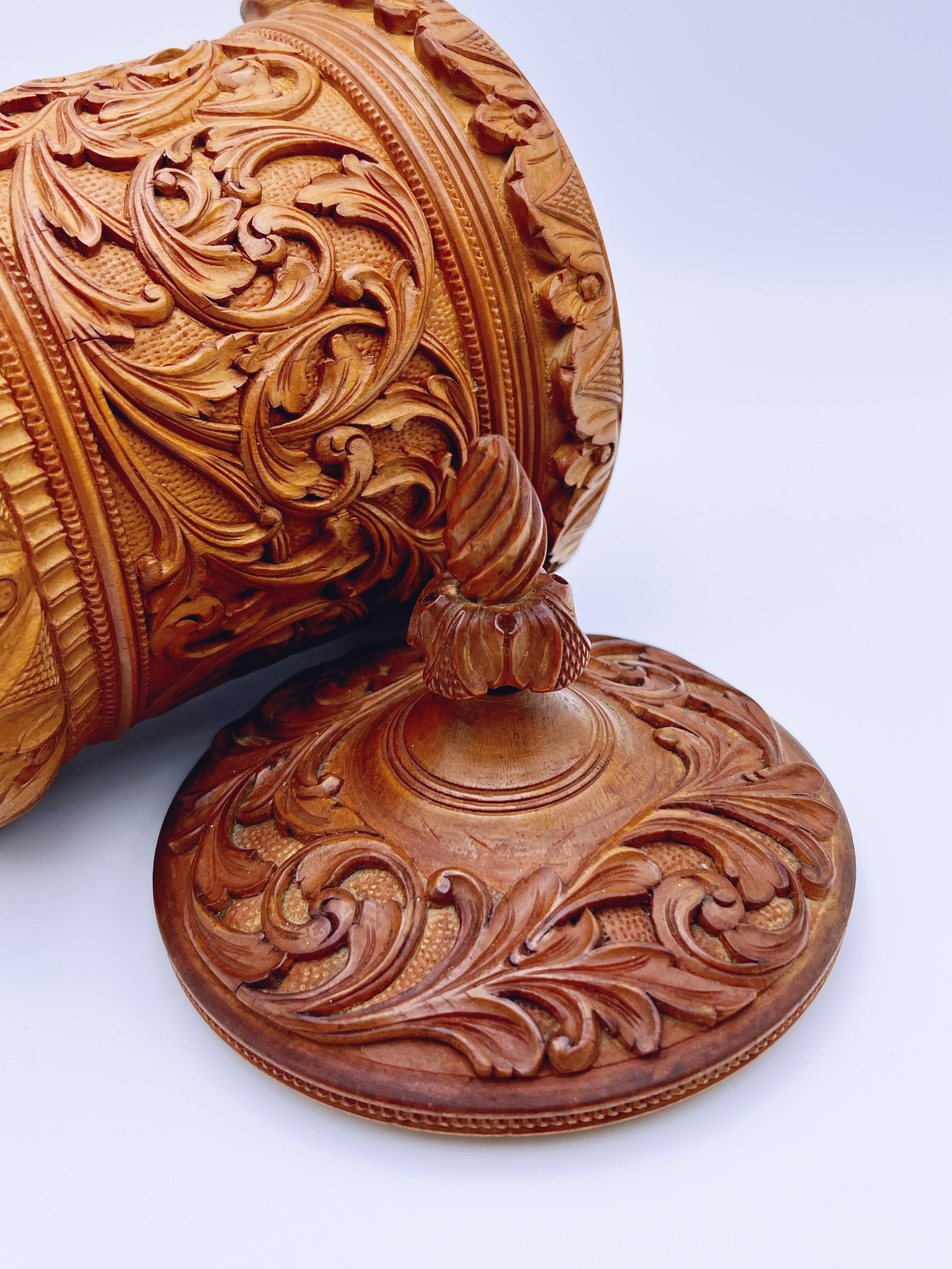 1800er Norwegische Volkskunst Box, handgeschnitzt von Ole Olsen Moene (1839-1908) im Angebot 9