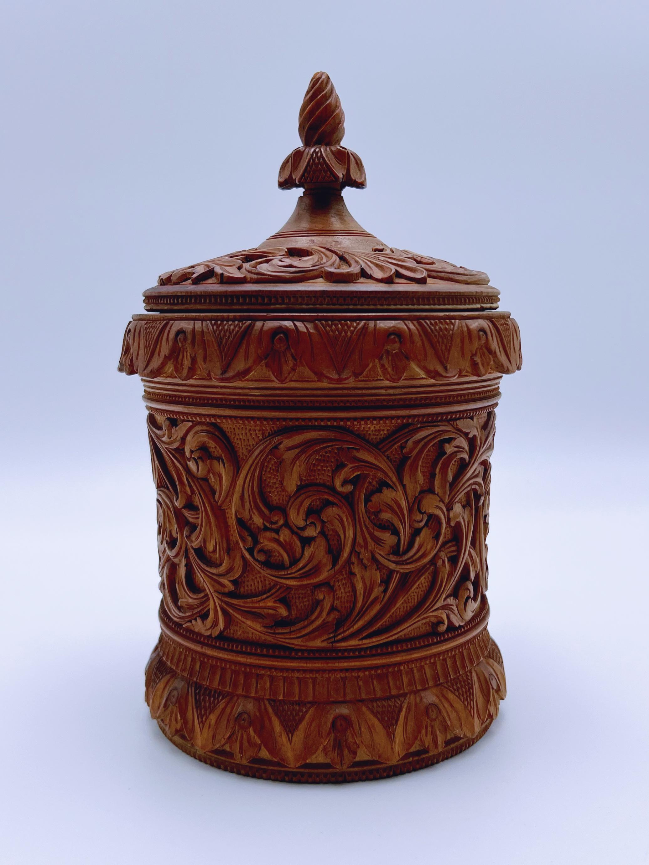 1800er Norwegische Volkskunst Box, handgeschnitzt von Ole Olsen Moene (1839-1908) im Angebot 11