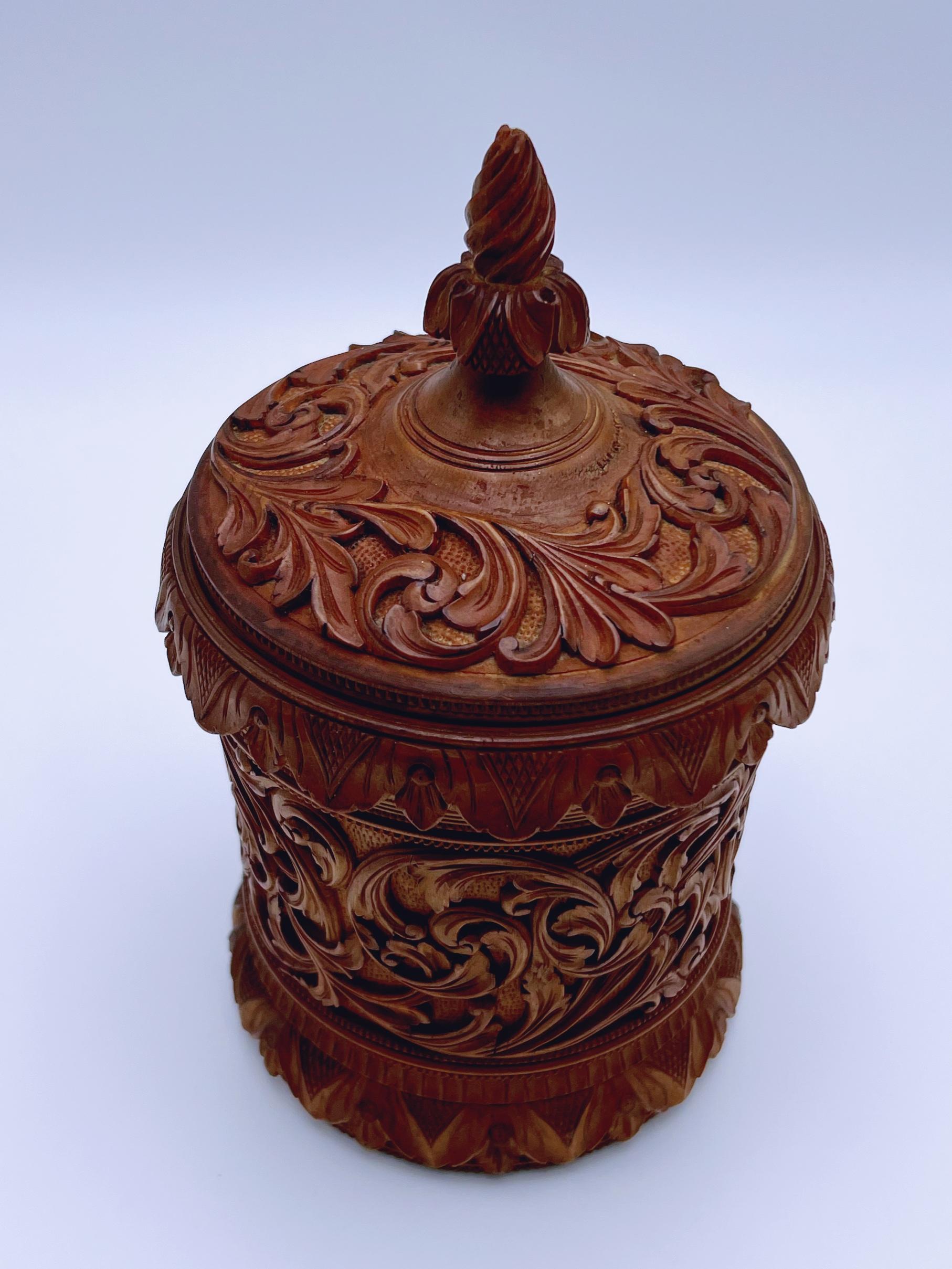 1800er Norwegische Volkskunst Box, handgeschnitzt von Ole Olsen Moene (1839-1908) im Angebot 2