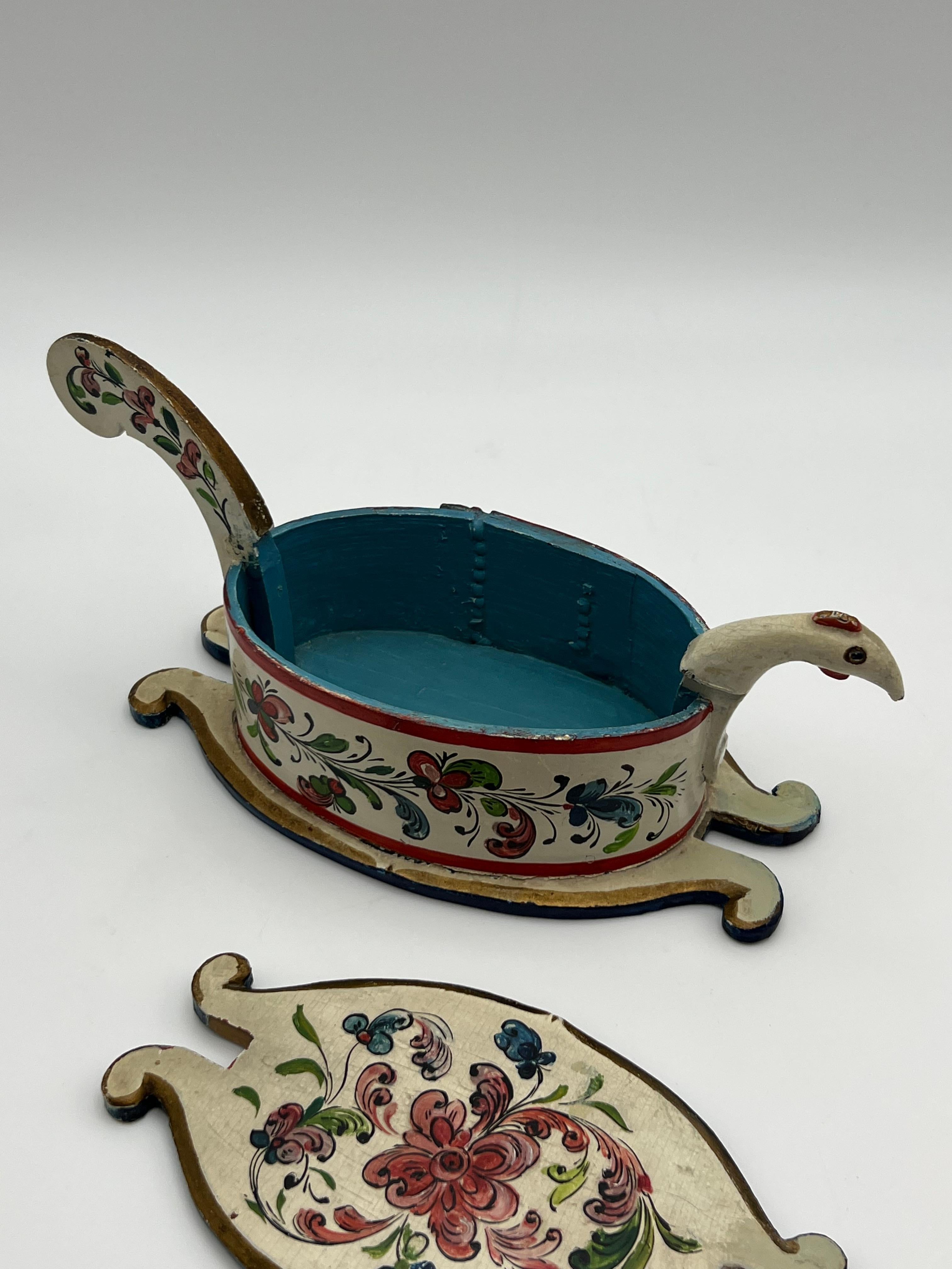 Boîte à dents pour bol à bière Rosemaling norvégien des années 1800 - Art populaire Rosemaling peint à la main en vente 4