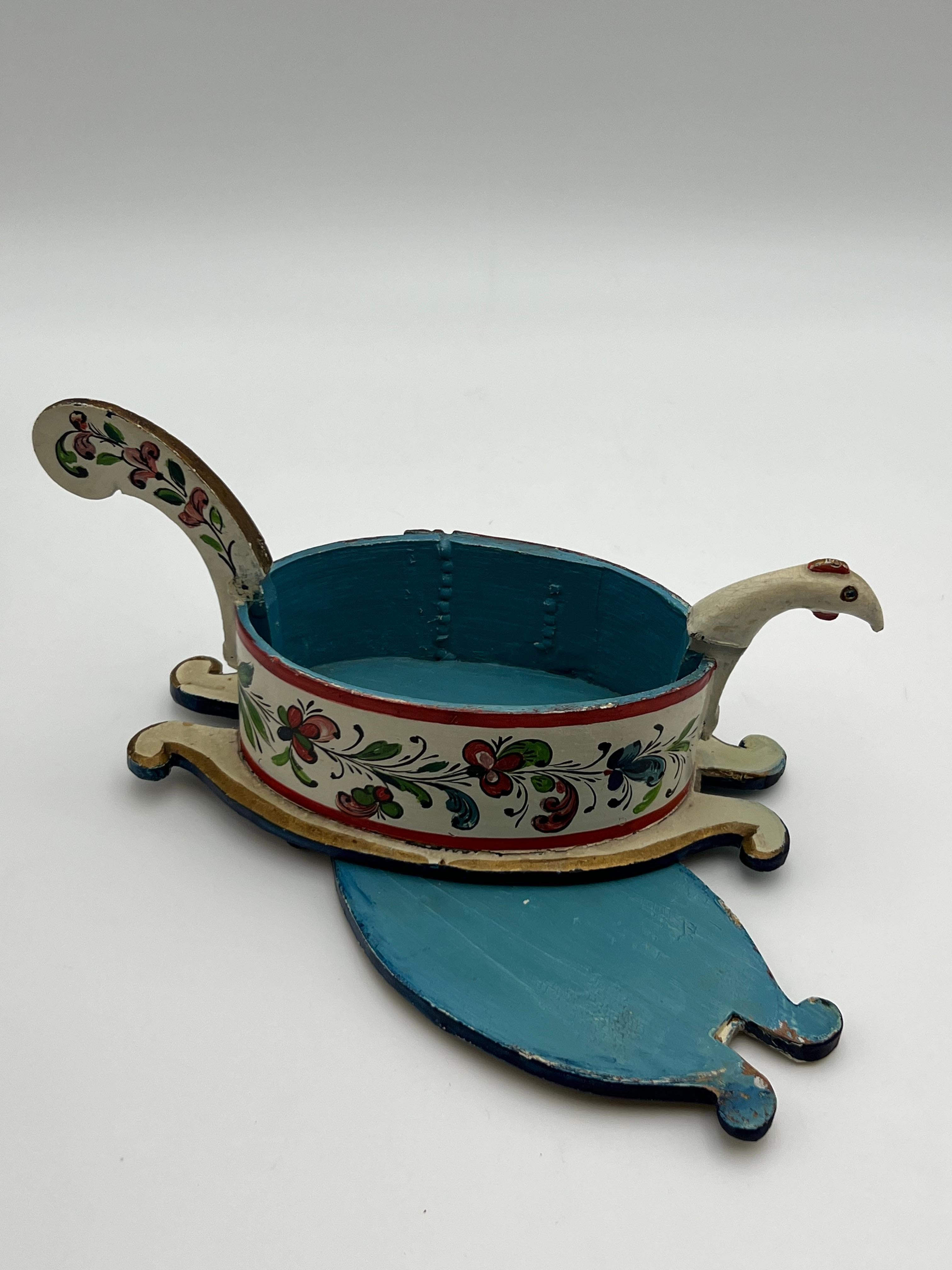 Boîte à dents pour bol à bière Rosemaling norvégien des années 1800 - Art populaire Rosemaling peint à la main en vente 6
