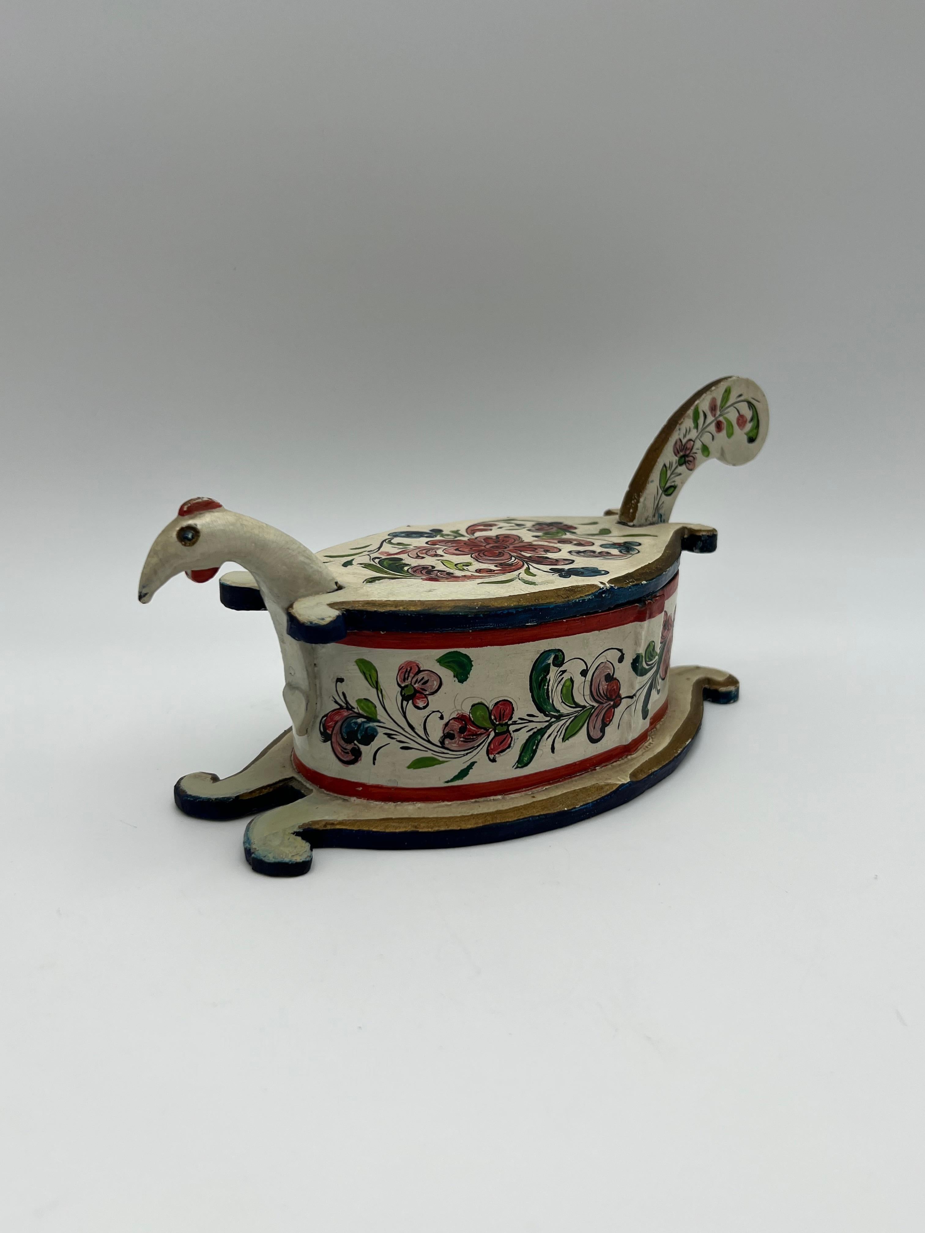 Boîte à dents pour bol à bière Rosemaling norvégien des années 1800 - Art populaire Rosemaling peint à la main en vente 10