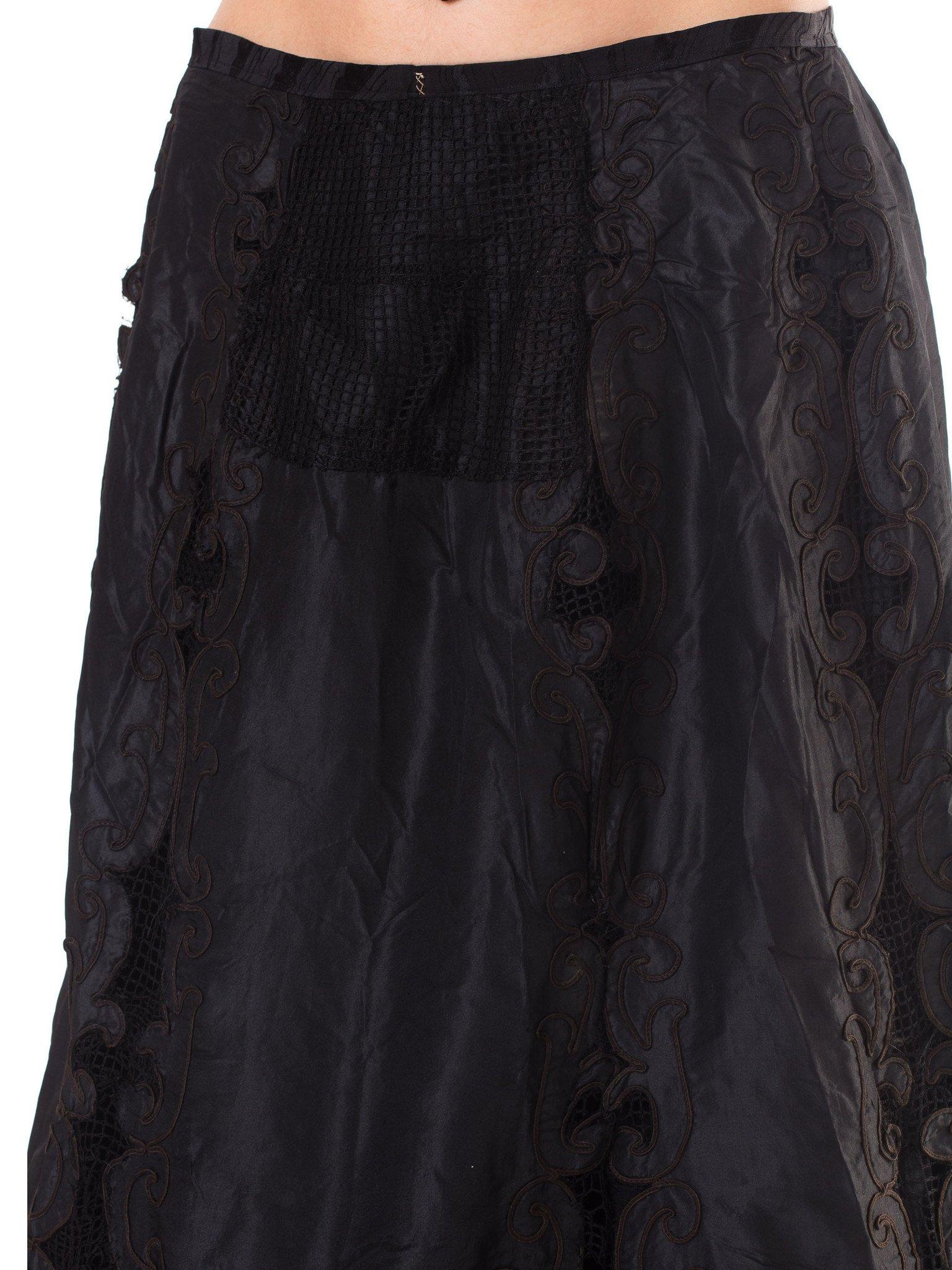 1800S Black Victorian Silk & Lace Tiered Skirt With Appliqués For Sale 1