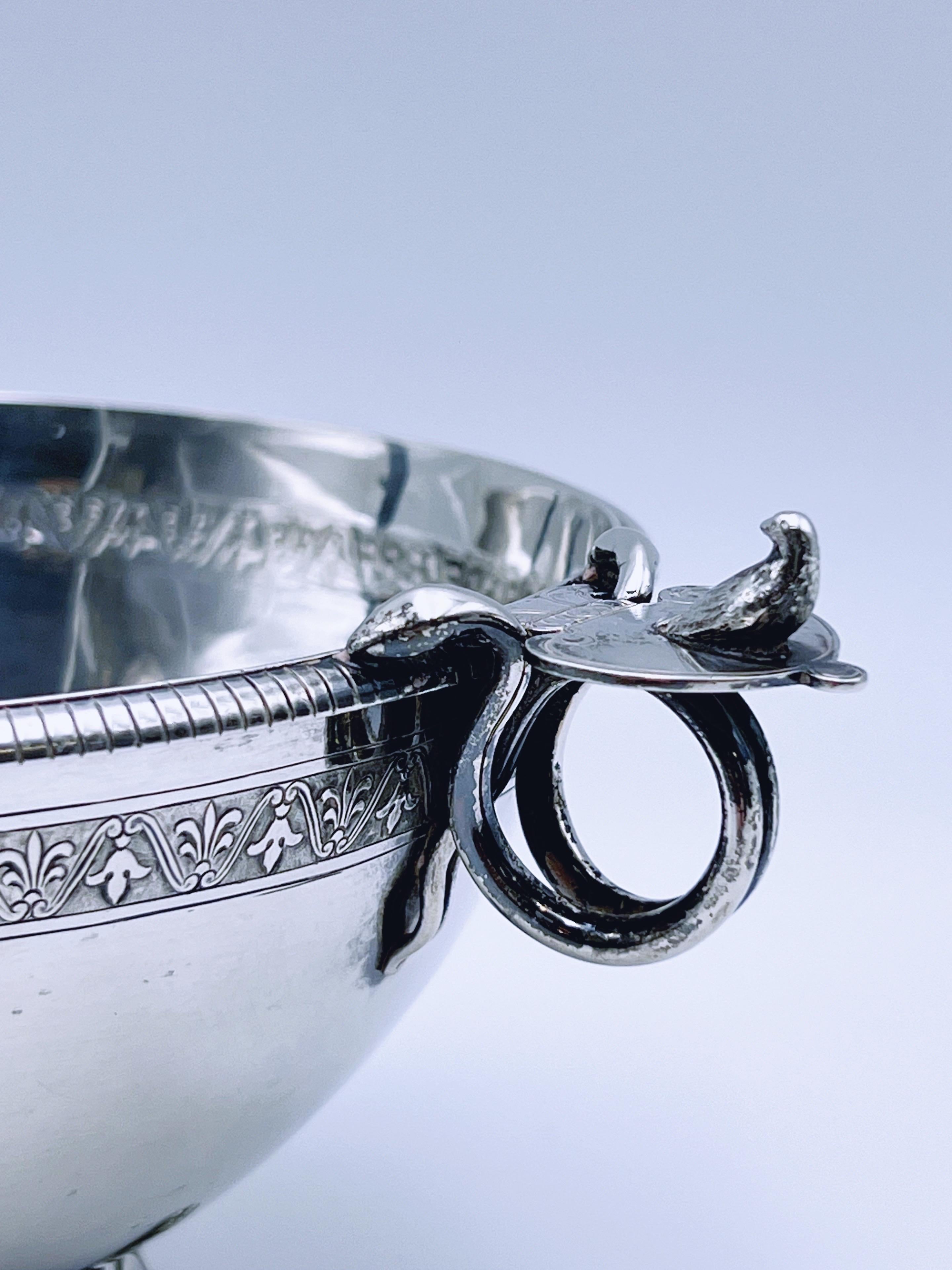 Cuenco de plata de 1800 de DRAGSTED para Simon Groth, Dinamarca. Asa de pájaro y serpiente Hecho a mano en venta