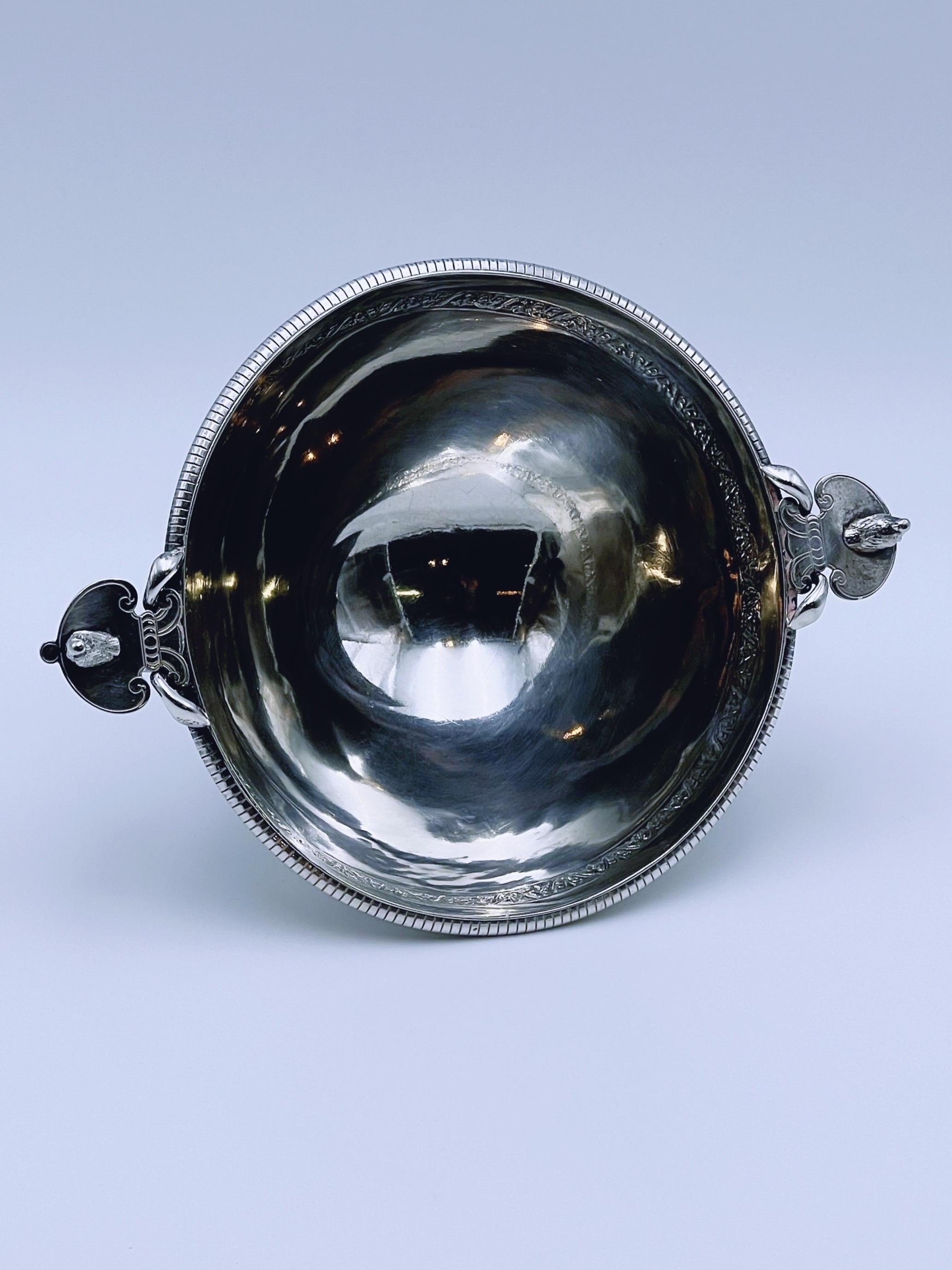 Cuenco de plata de 1800 de DRAGSTED para Simon Groth, Dinamarca. Asa de pájaro y serpiente siglo XIX en venta