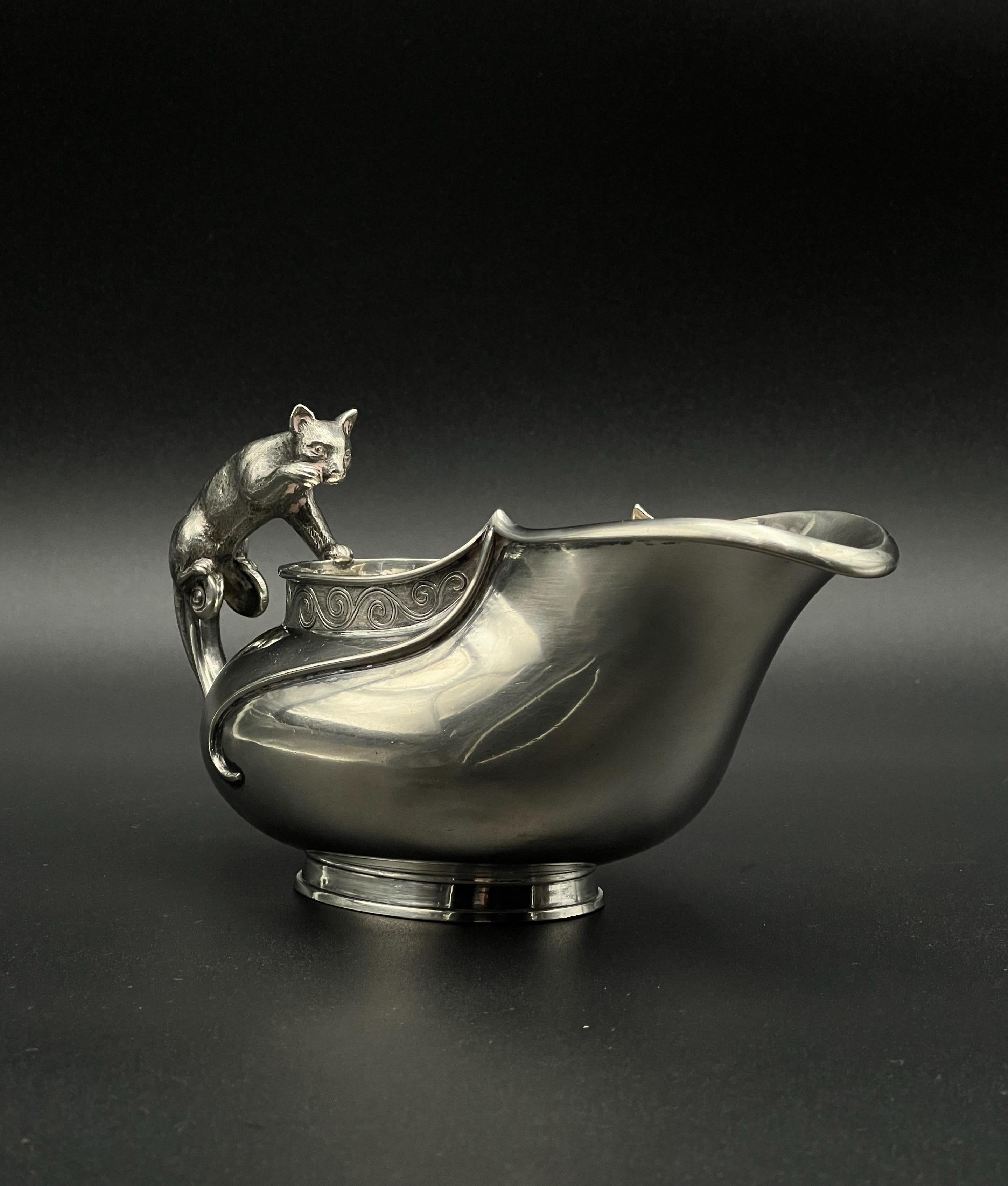 Fatto a mano Barattolo per Sauce in argento con manico CAT del 1800 di DRAGSTED per Simon Groth, Danimarca in vendita