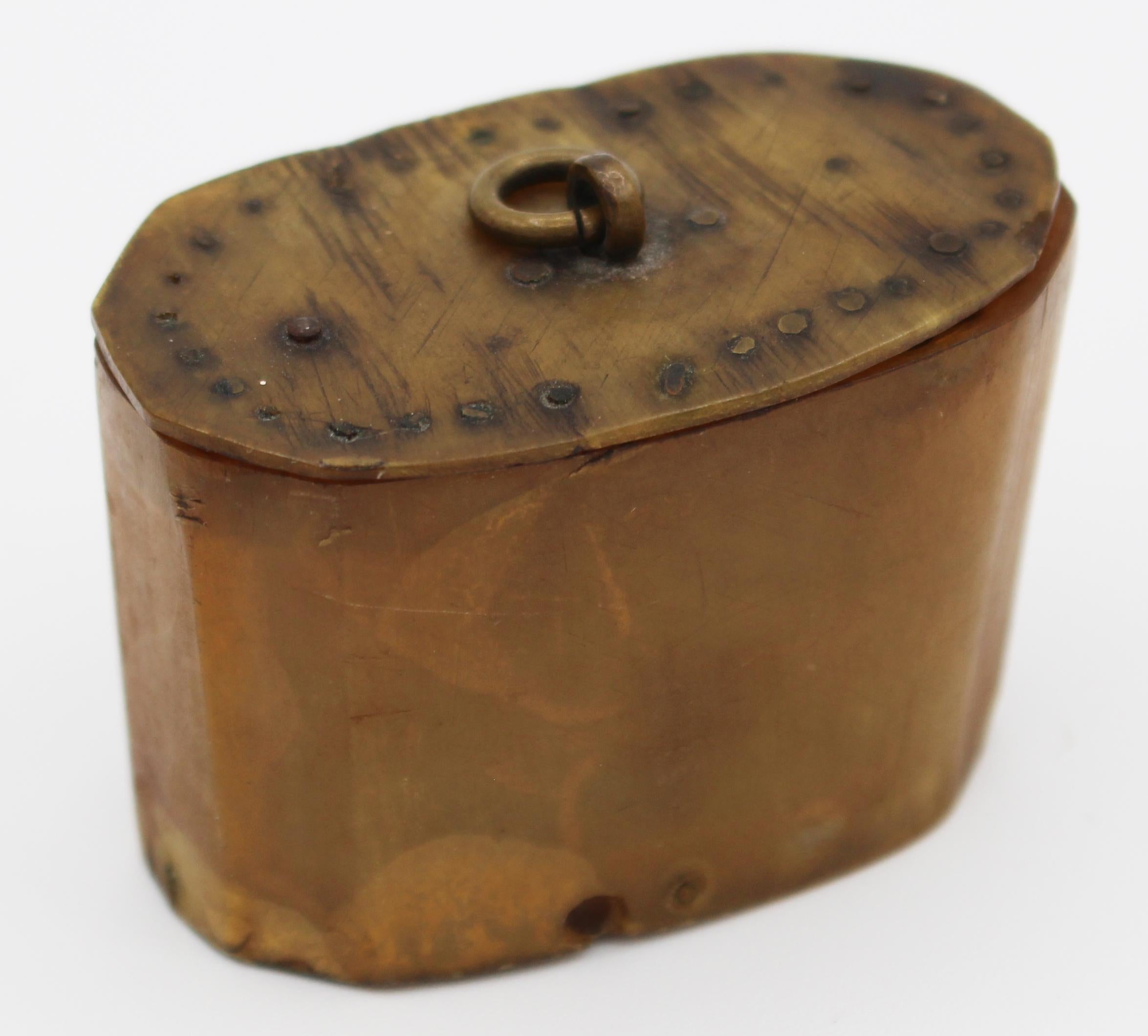 c.1800s snuff box, ram's horn with wood inset bottom. Base edge faults in the horn-top edge also. With a tag: 