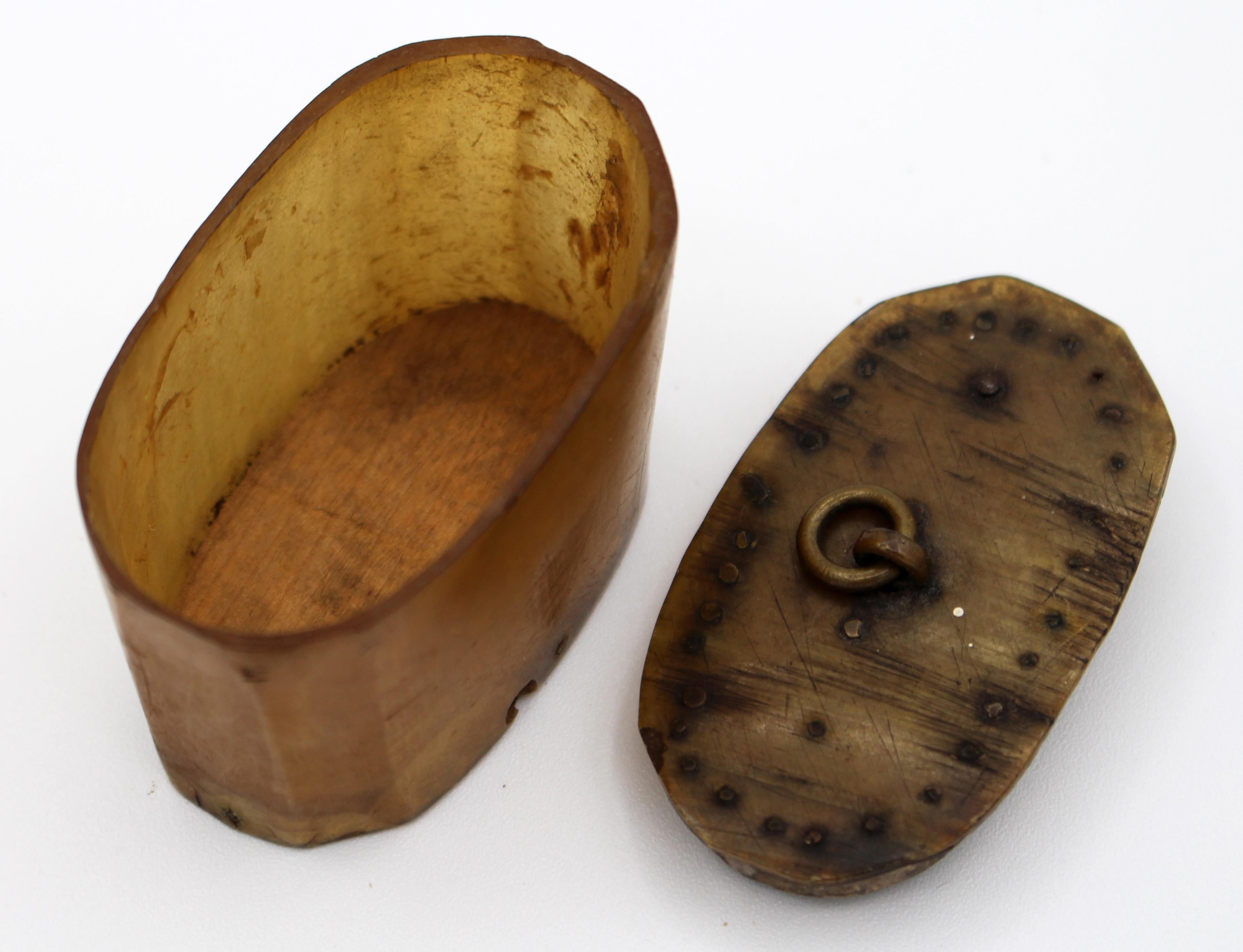 Arts and Crafts 1800s Snuff Box of Ram's Horn and Wood For Sale