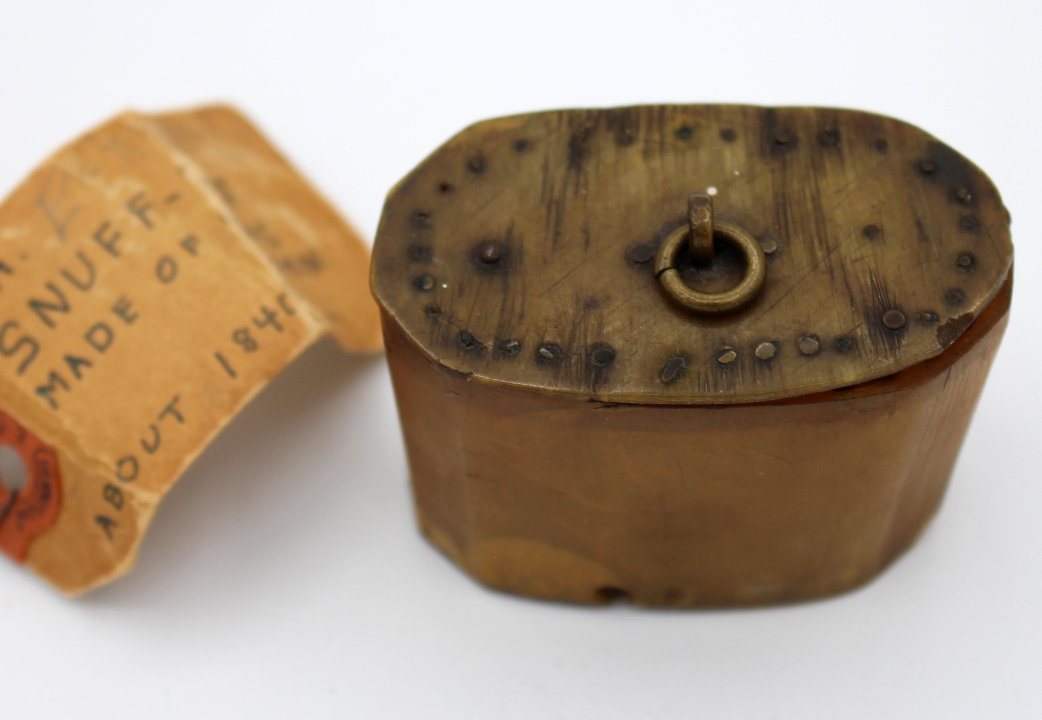 English 1800s Snuff Box of Ram's Horn and Wood For Sale