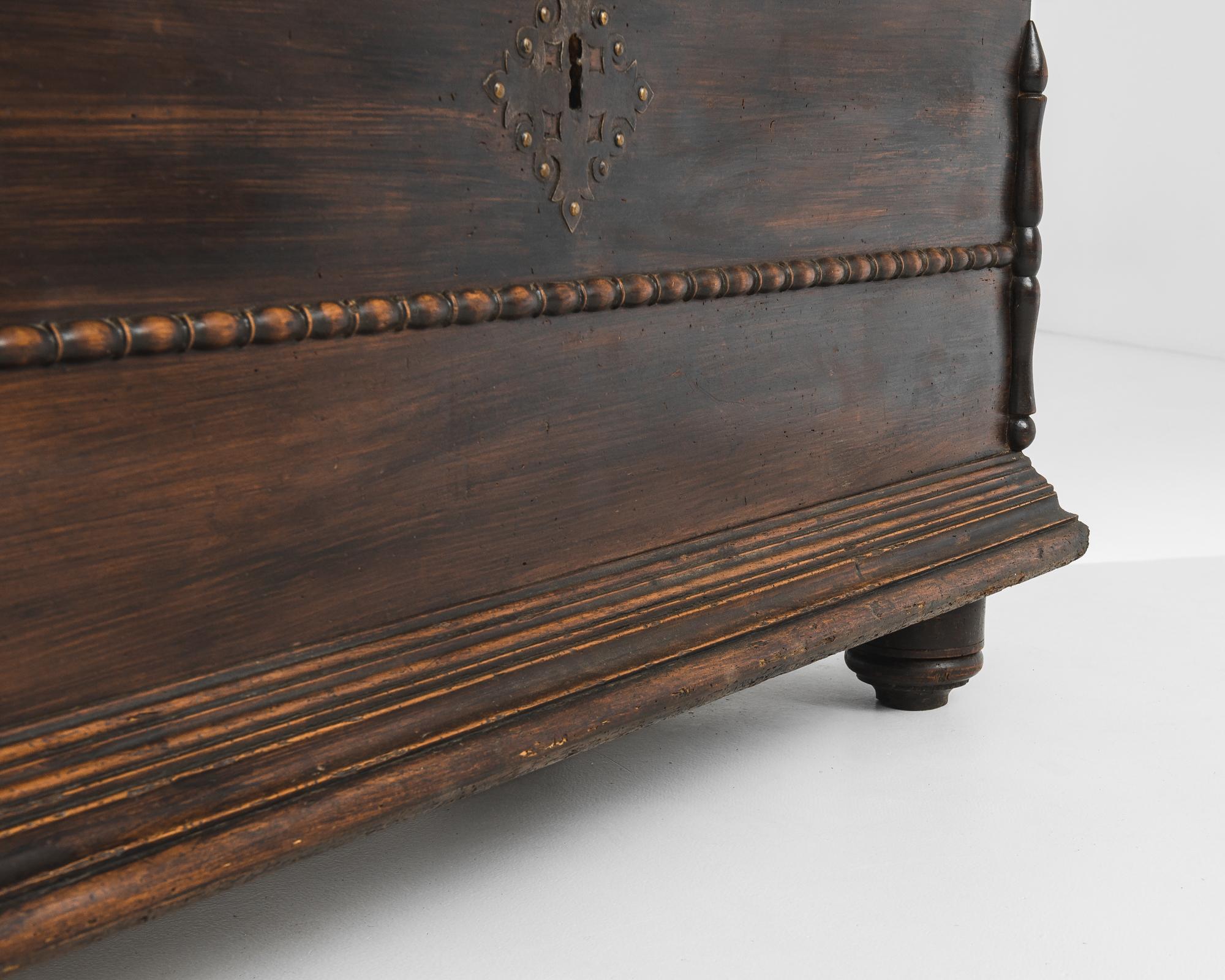 1800s Southern European Wooden Trunk 4