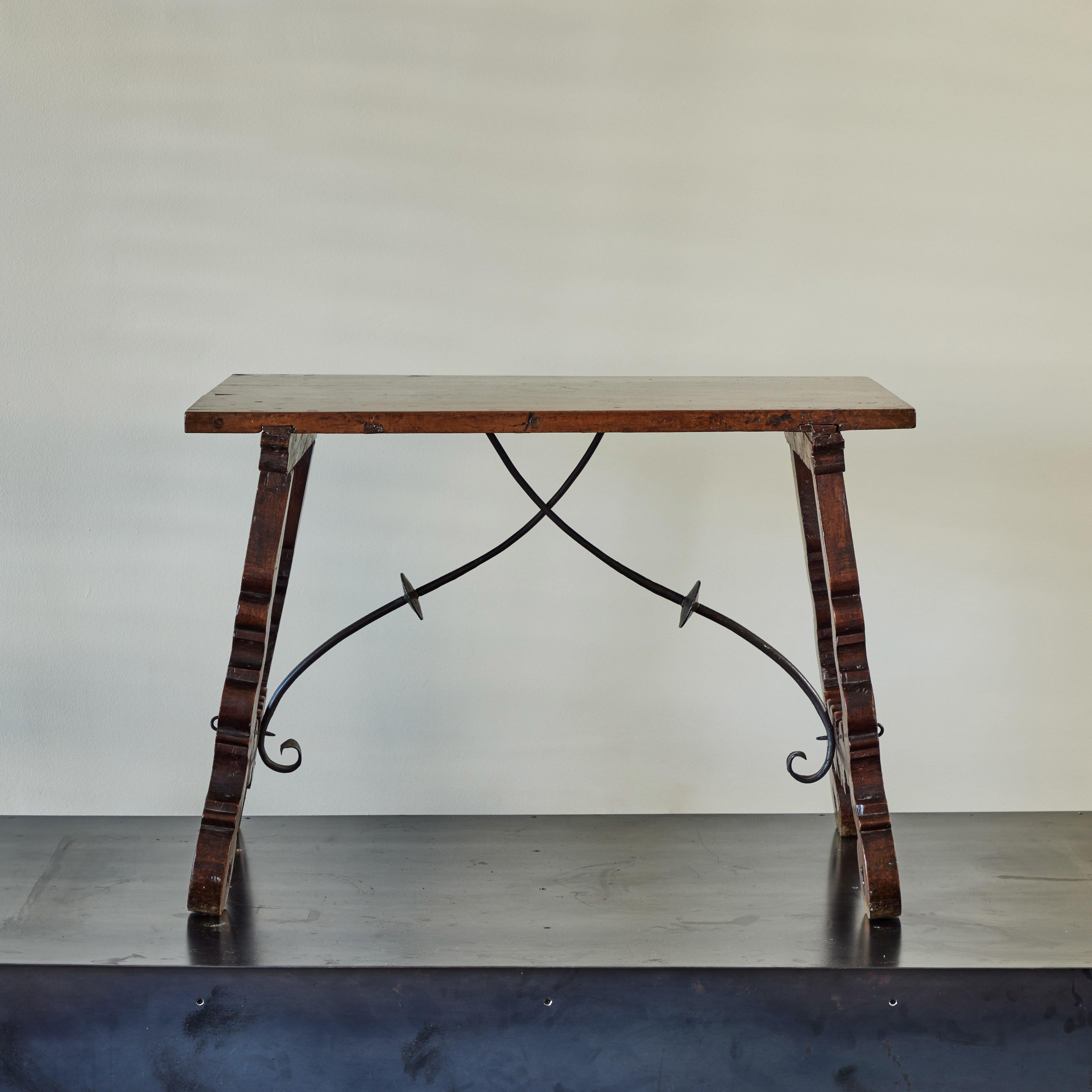 Early 19th-century Spanish hand-carved walnut table with rectangular top, rustic iron detailing and curving beveled slightly outset legs. Fantastic gothic lines and rich deep honey hue.

Spain, circa 1800

Dimensions: 41.5 W x 28.5 D x 29.5
