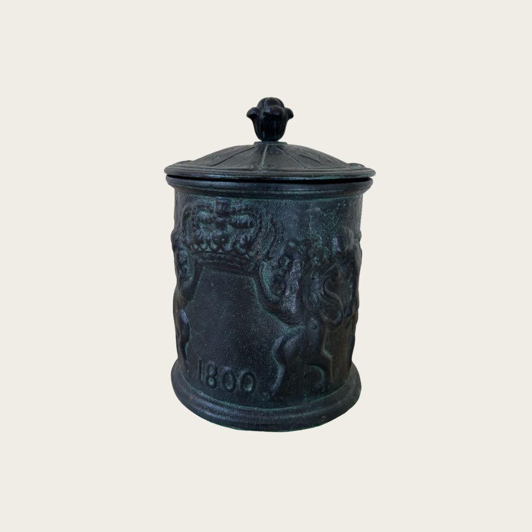 Jarre à tabac suédoise en fonte des années 1800 en vente 1