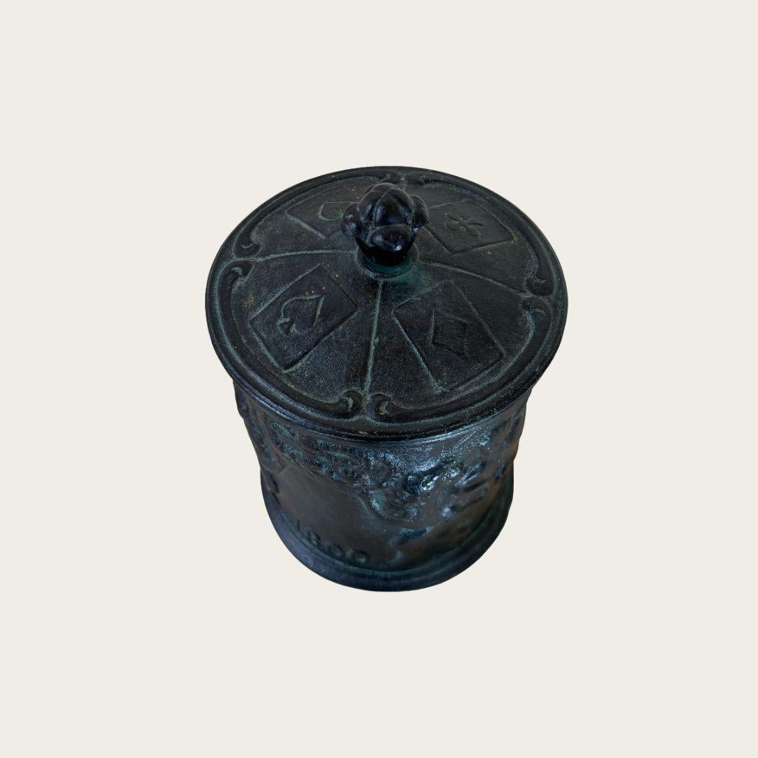 Jarre à tabac suédoise en fonte des années 1800 en vente 3