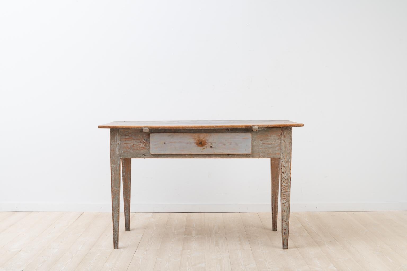 Gustavian folk art table / desk. Manufactured in northern Sweden from pine. From around year 1800. Dry scraped to the original paint. Healthy and solid frame. Charming natural patina. The height from the floor to the rim is 56 cm.
