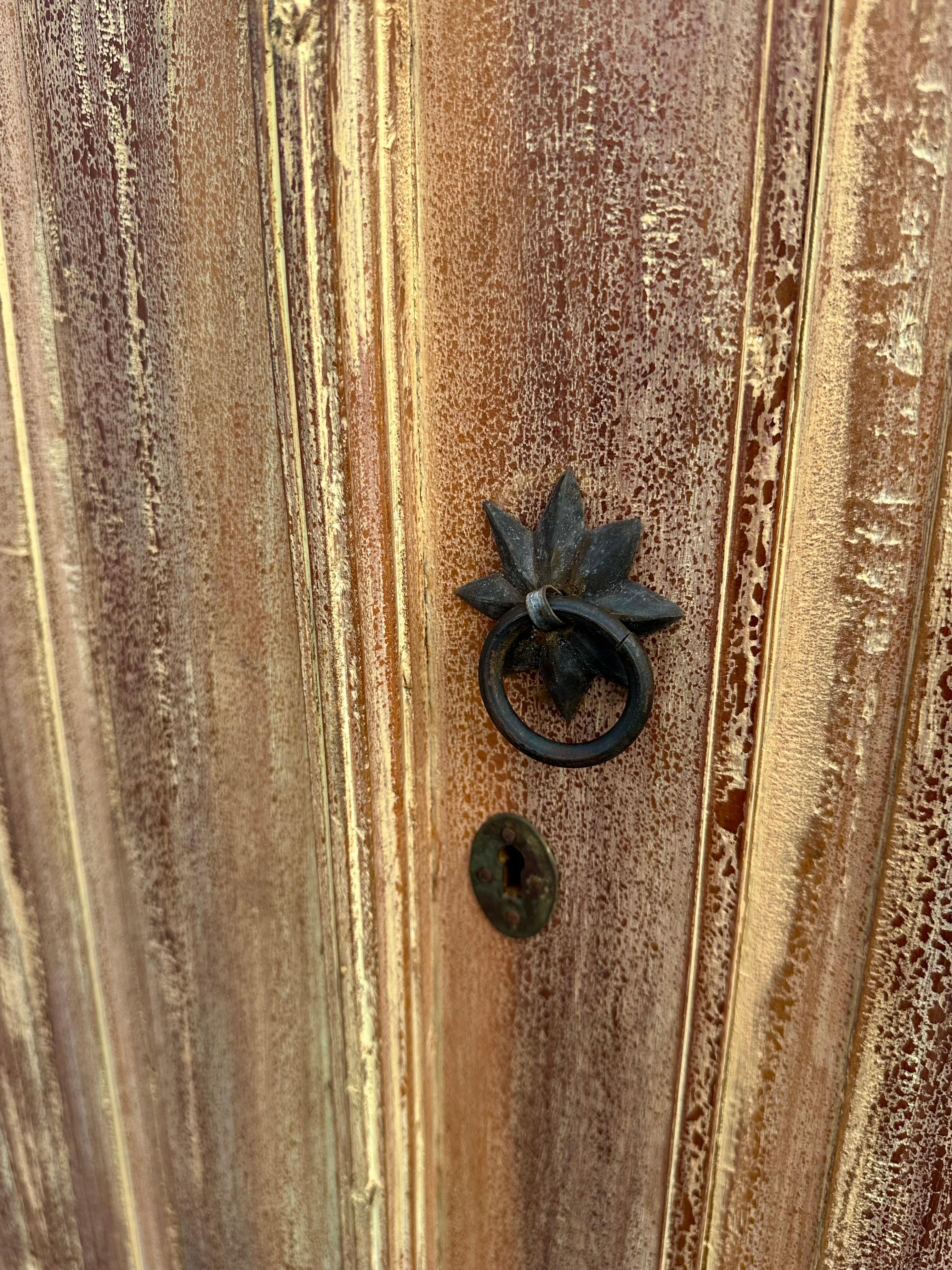 Armoire de style gustavien suédois du 19ème siècle avec portes et tiroirs en vente 3