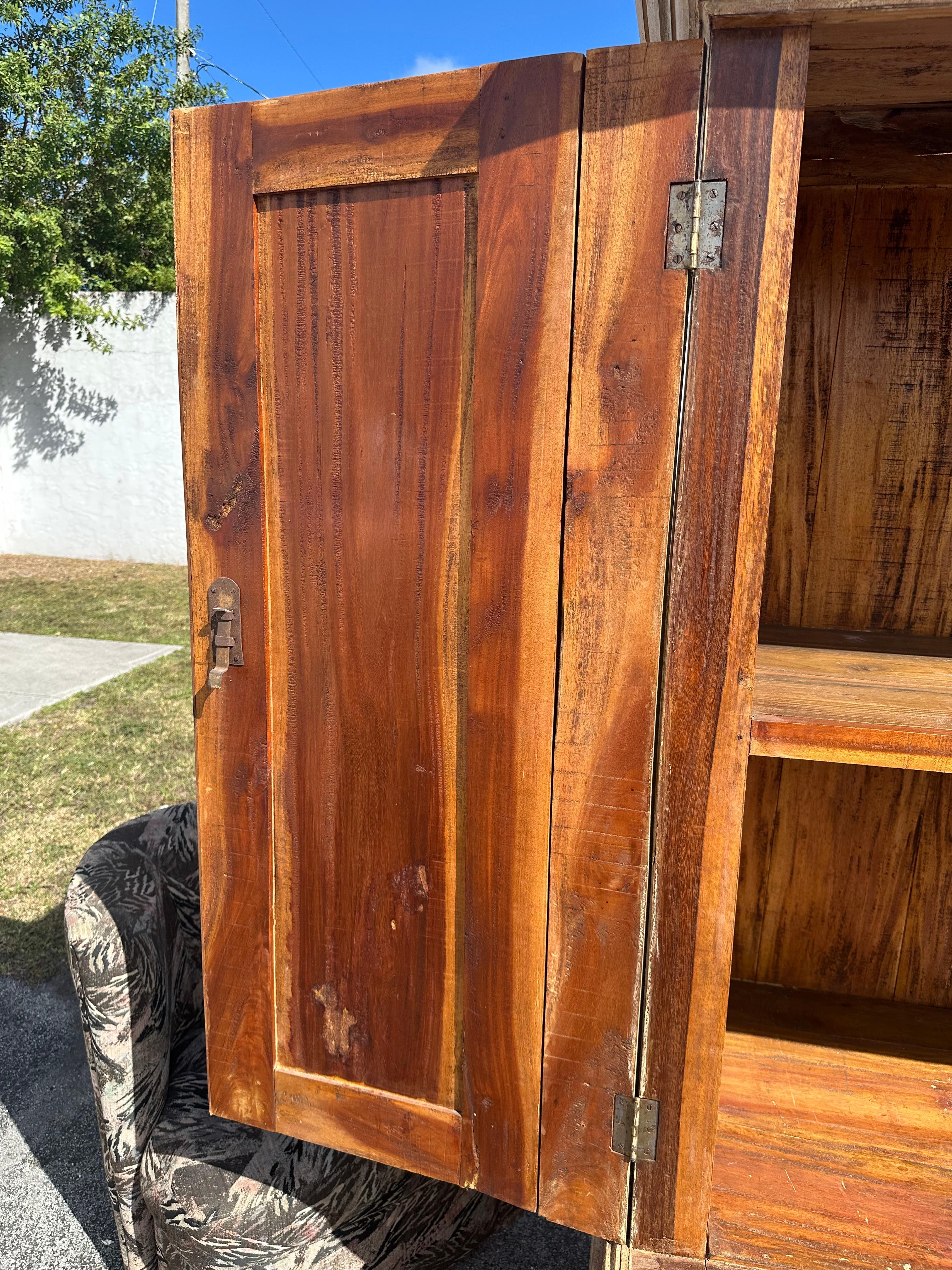 Armoire de style gustavien suédois du 19ème siècle avec portes et tiroirs en vente 6