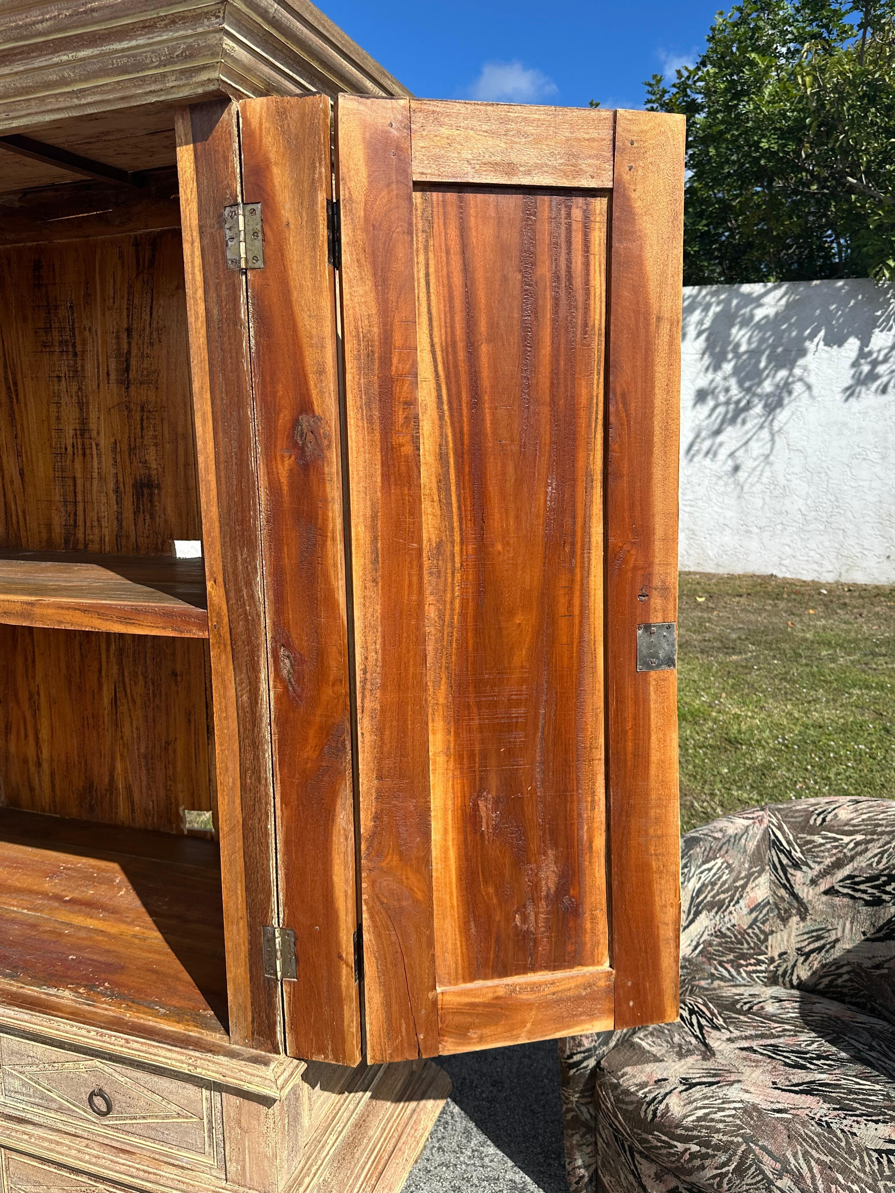 Armoire de style gustavien suédois du 19ème siècle avec portes et tiroirs en vente 7