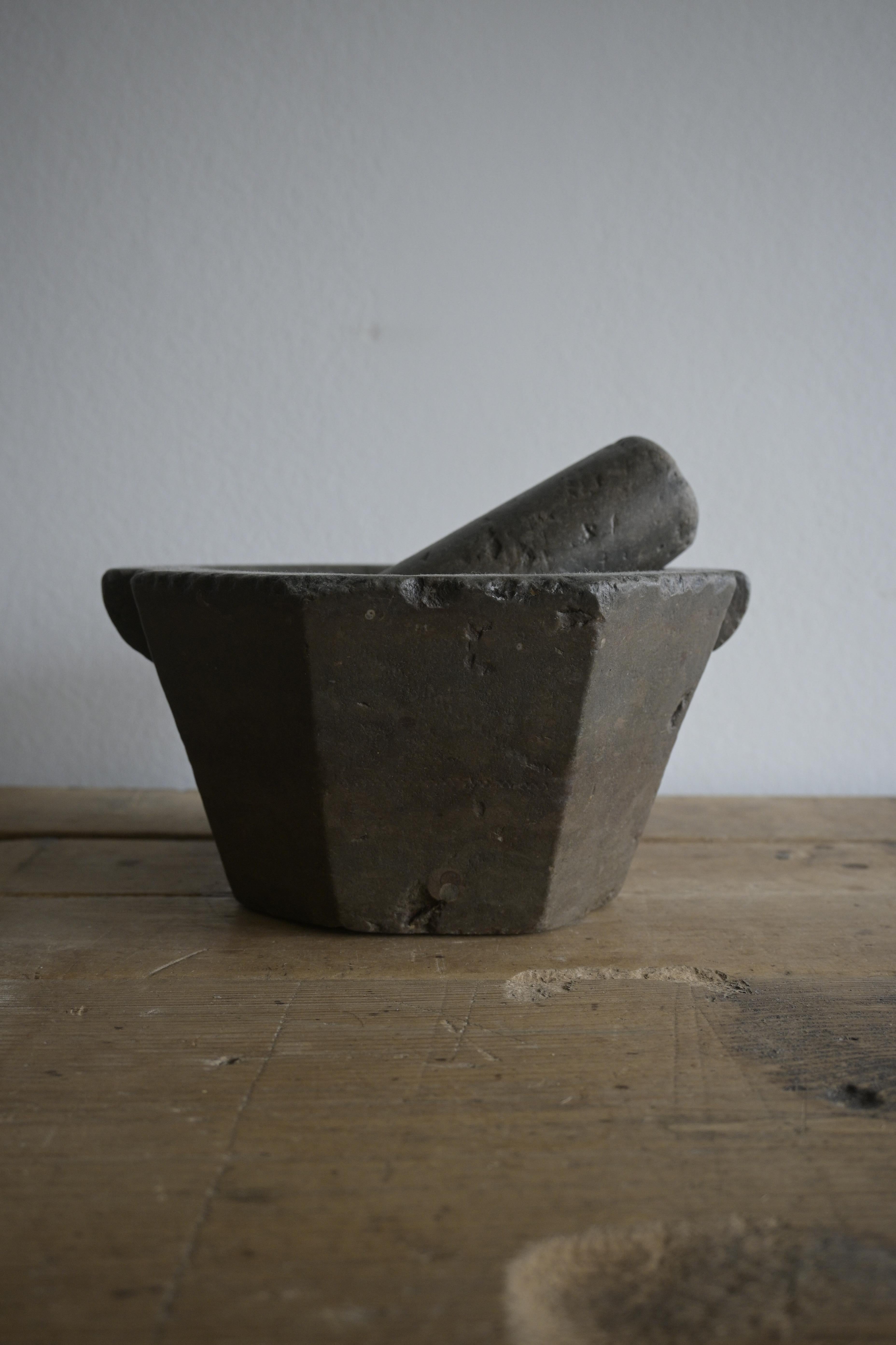 Scandinave moderne Mortiers suédois des années 1800 en pierre calcaire d'Öland en vente
