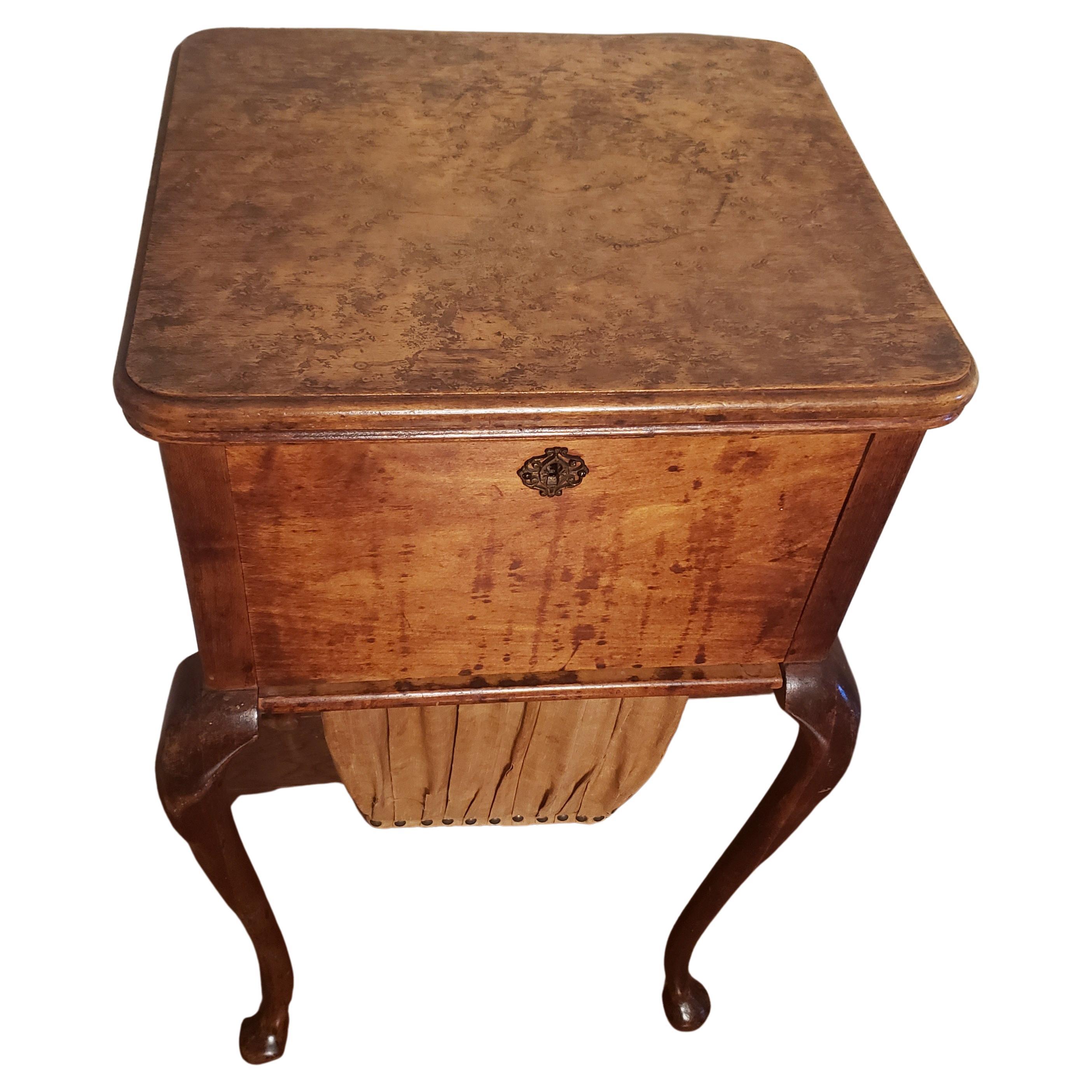Mesa de trabajo de 1800 Mesa de costura o tocador en venta 1