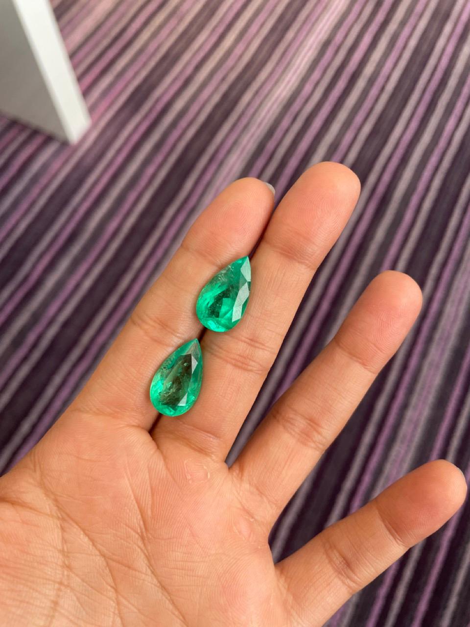 18.02 Cts Pear Shape Colombian Emerald Pair In Excellent Condition For Sale In Hong Kong, HK