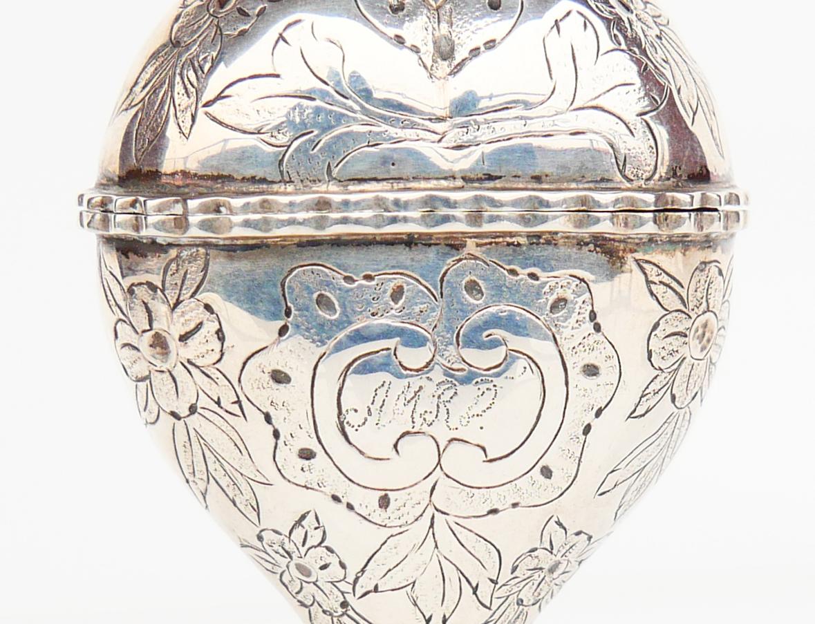 Arts and Crafts 1804 Danish Heart Vanity Pill box Sterling Silver / 34 g For Sale
