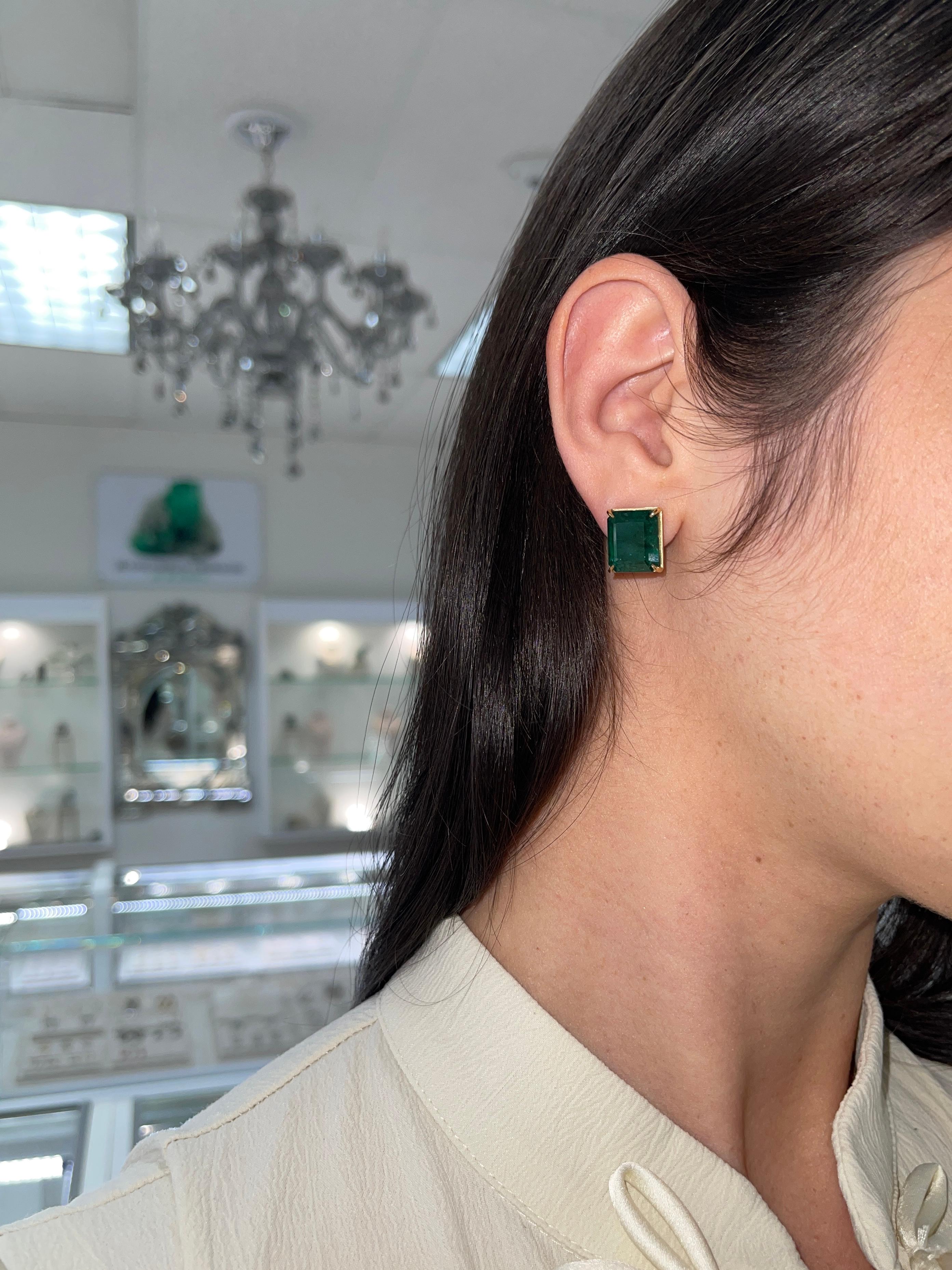 Pendientes de esmeralda zambiana verde oscuro de 18,04 qt Esmeralda grande de cobertura total 18K Moderno en venta