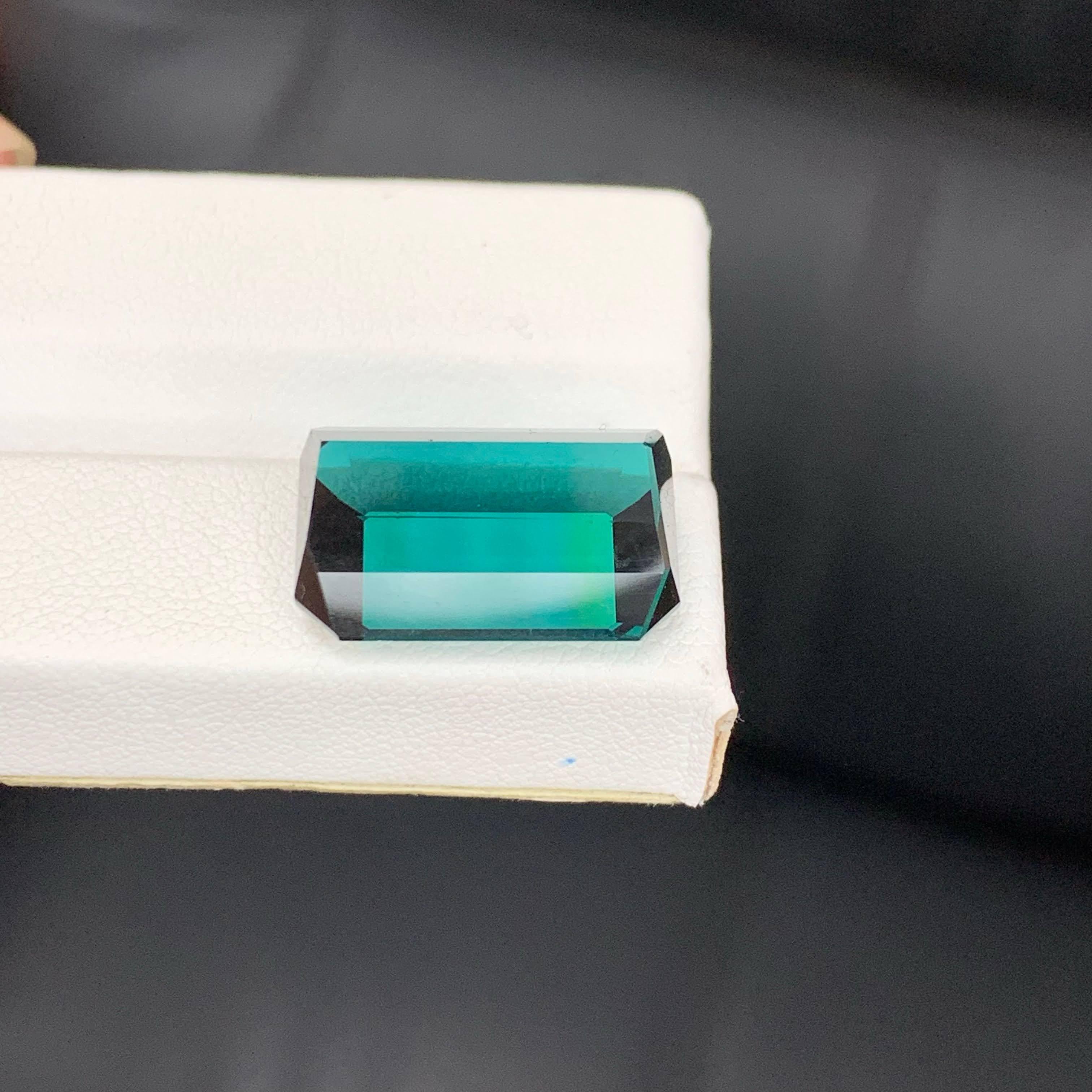 Moderne 18.05 Carat Natural Loose Indicolite Tourmaline Emerald Cut Afghan Gemstone (pierre précieuse afghane) en vente