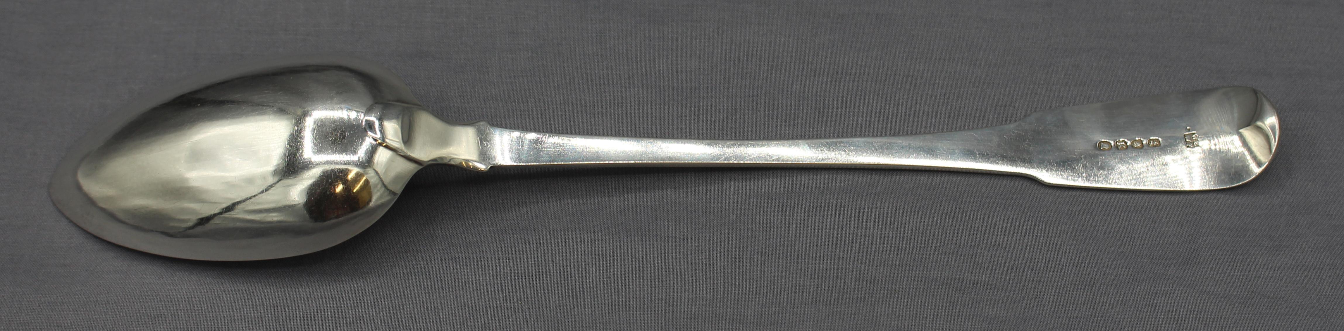 Cucchiaio in argento sterling del 1805 di Eley & Fearn, Londra. Periodo Giorgio III, modello fiddleback, di William Eley & William Fearn. Monogram 