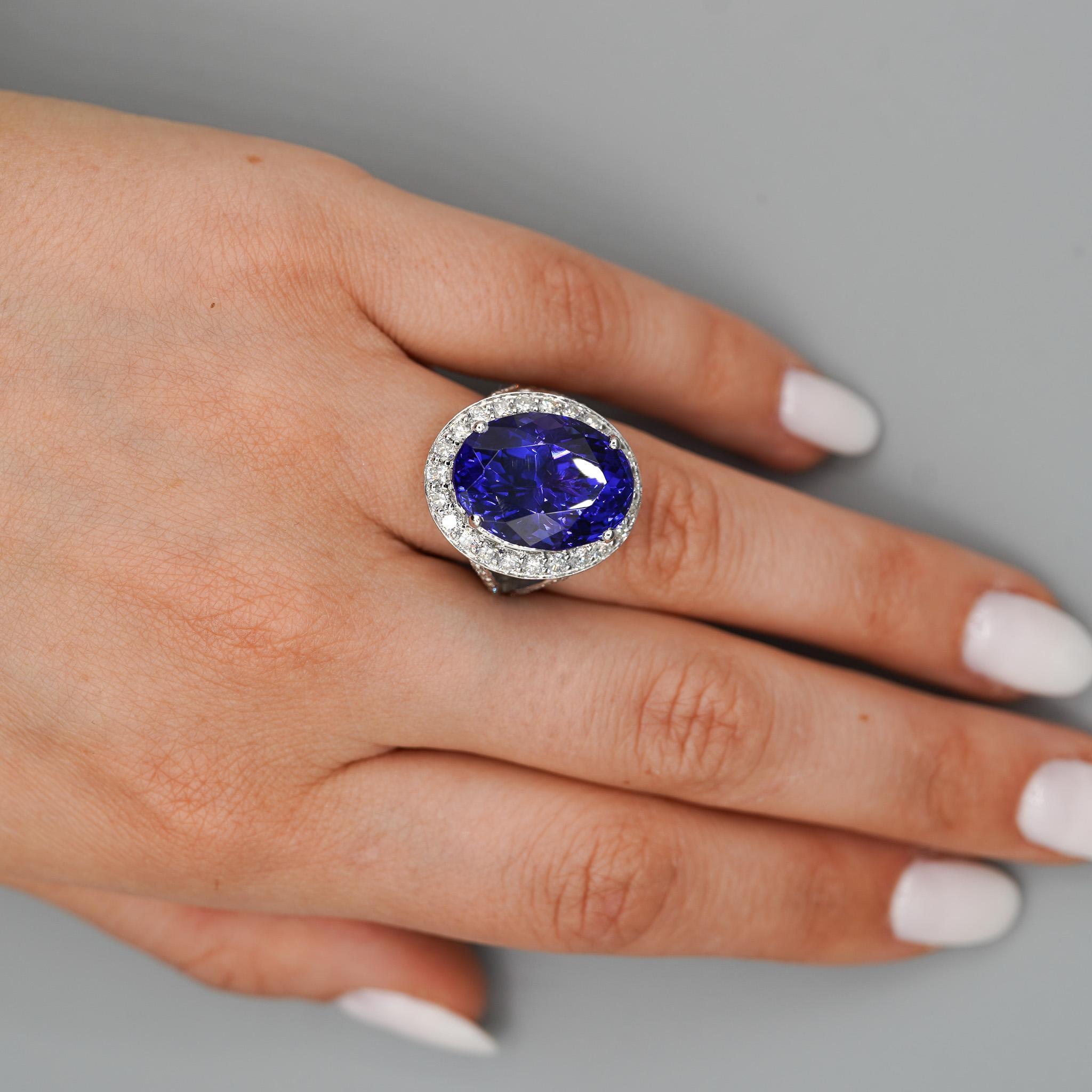 18.06 Carat AAAA Tanzanite Bague en or blanc 18K à pans coupés en vente 5