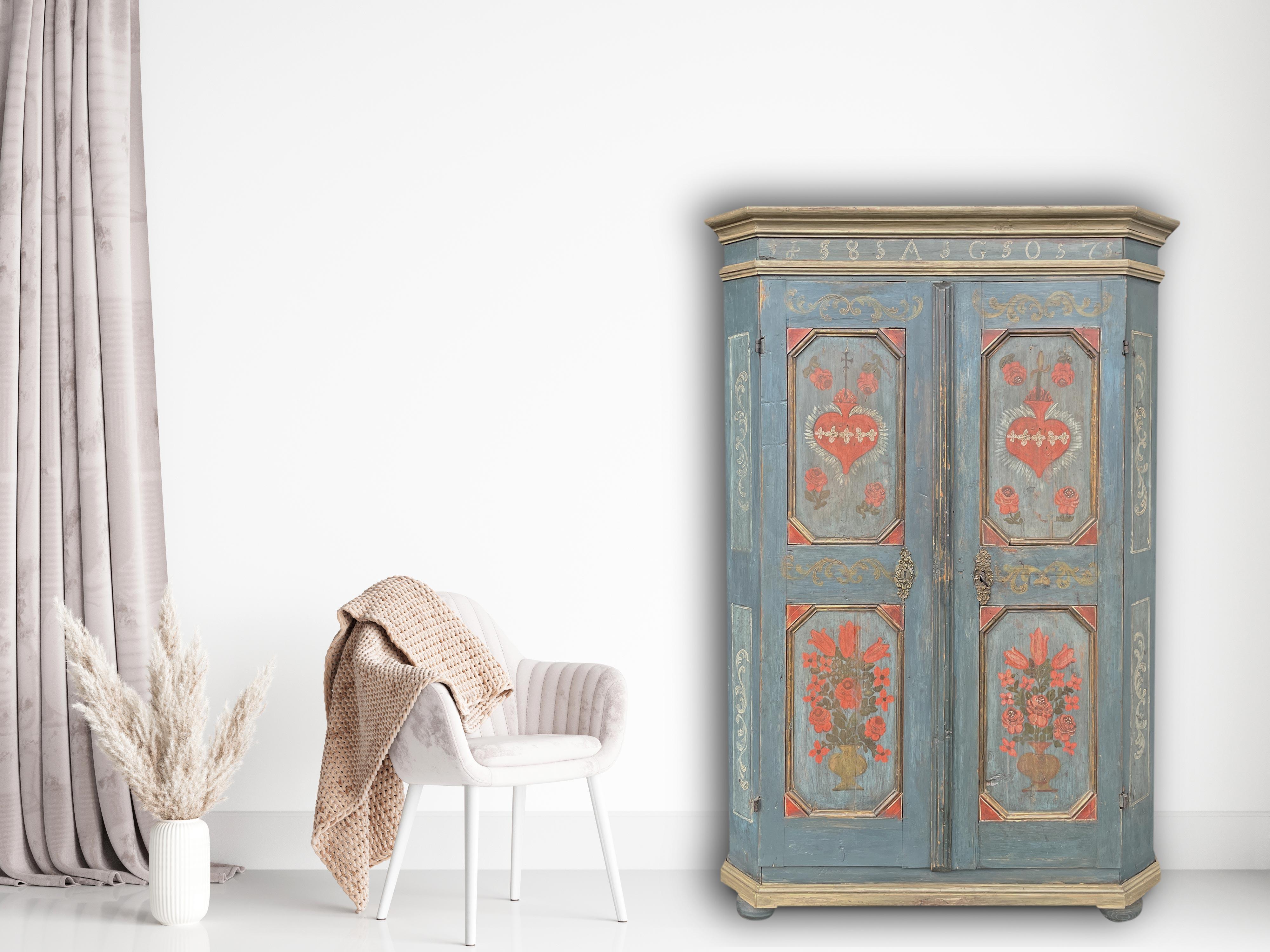 1807 Blue Floral Painted Two Doors Tyrolean Wardrobe In Good Condition For Sale In Albignasego, IT