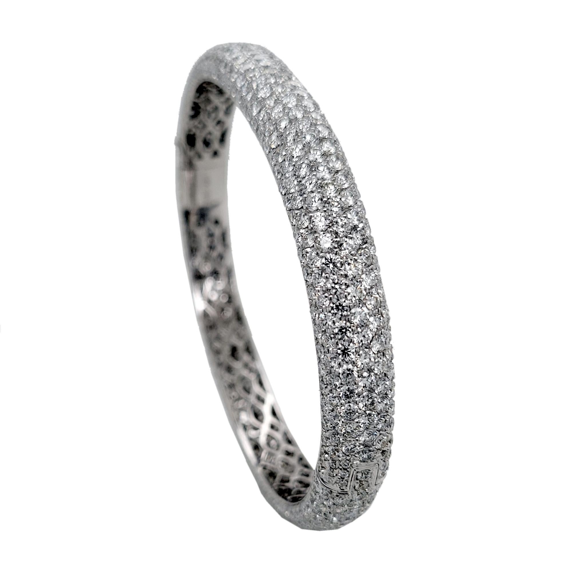 Bracciale con cerniera a forma di ovale con 7 file di ct. 18,07 in vendita