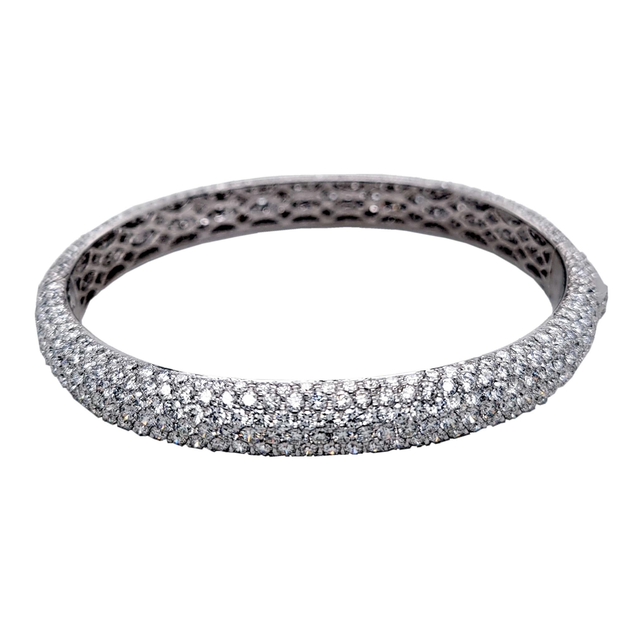 18.07 Ct 7 Row Pave Set Oval Shaped Hinged Bangle Bracelet In New Condition For Sale In Los Angeles, CA